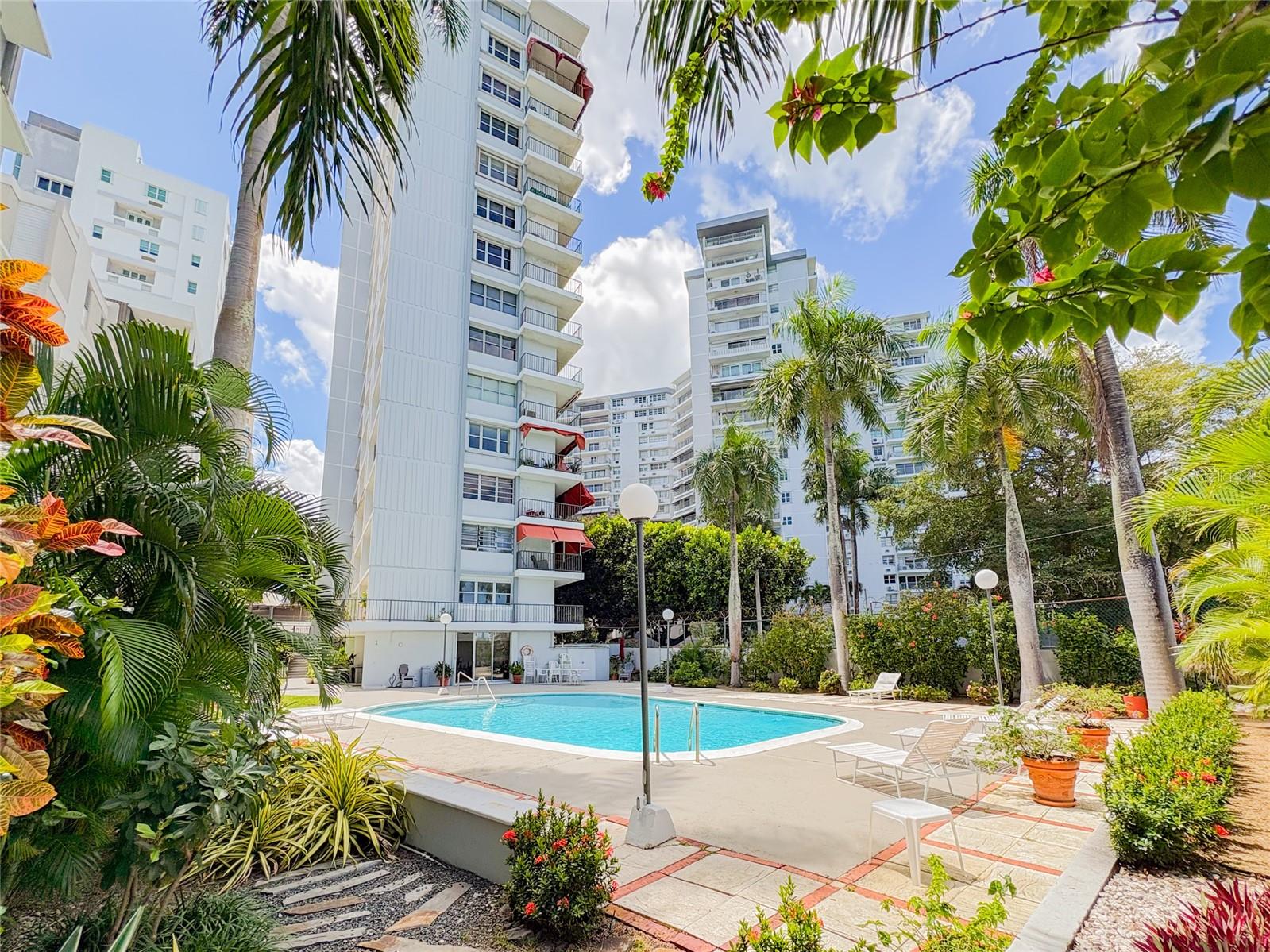 1 Madrid Cond. Lakeshore #2c, PR