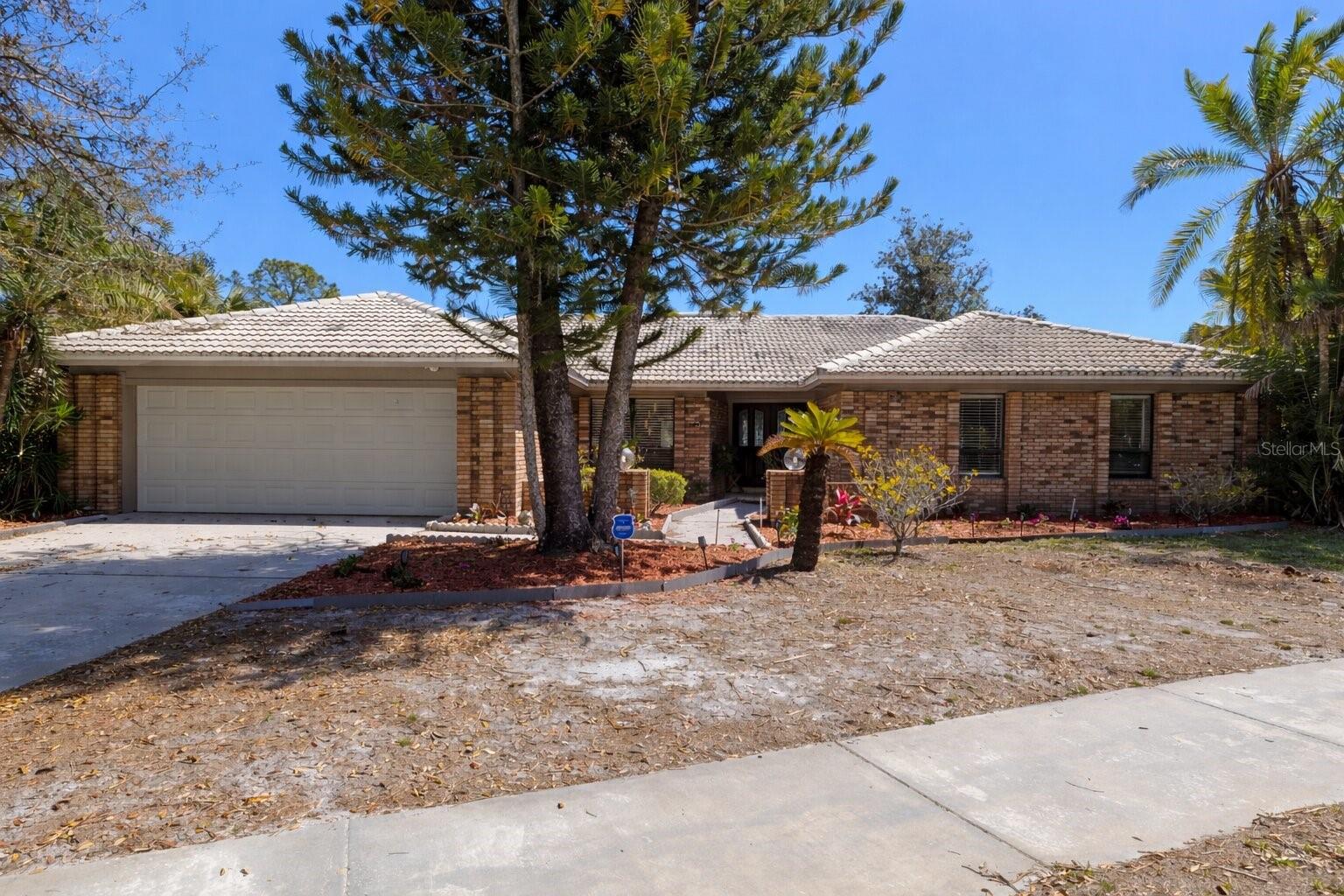 14947 Lake Forest Dr, FL