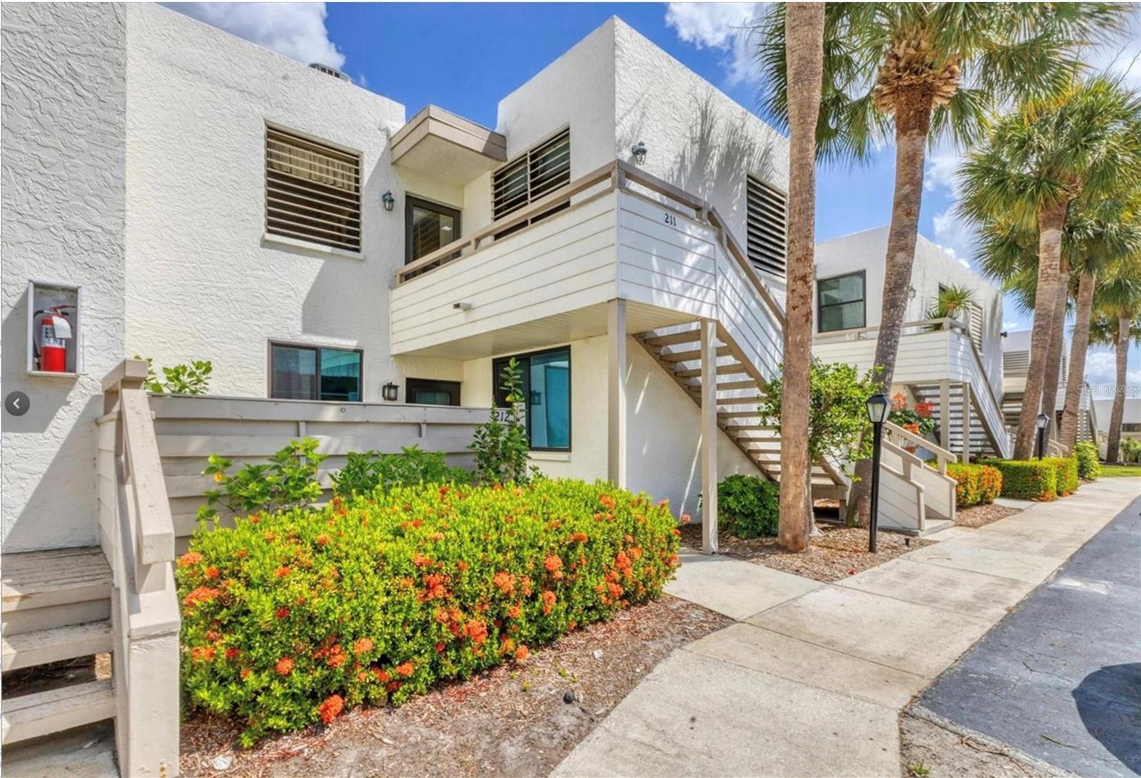 211 Lakewood Drive, FL