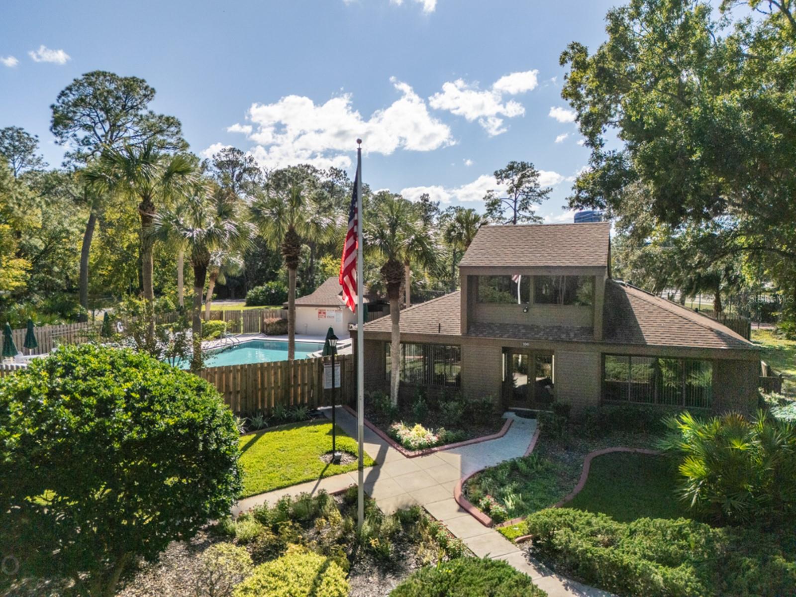 6 Salisbury Court, FL
