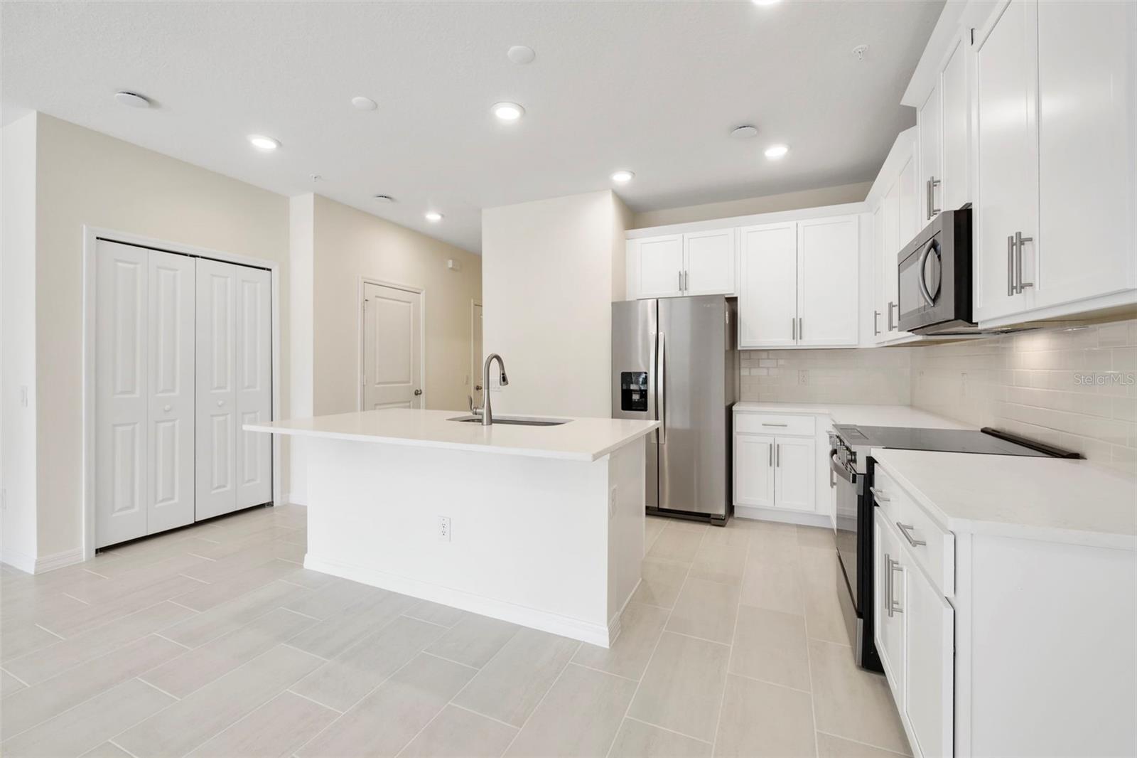 543 Southern Edge Way, FL