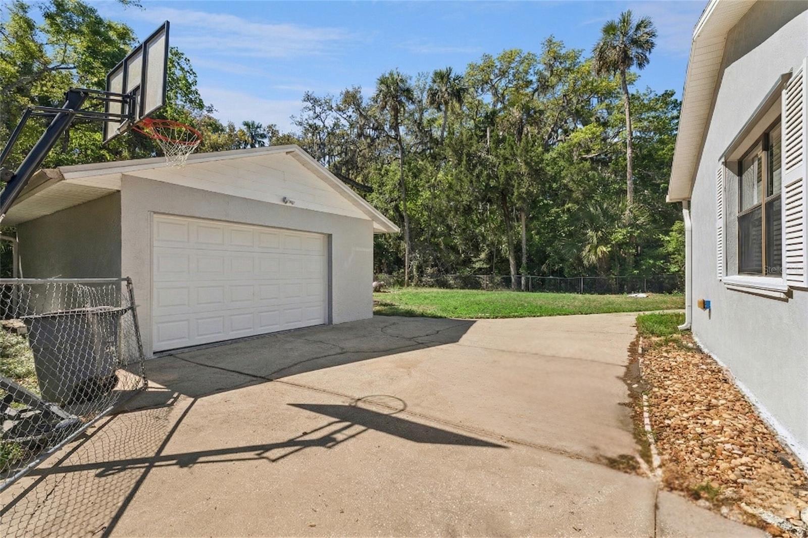 2072 Burma Road, FL
