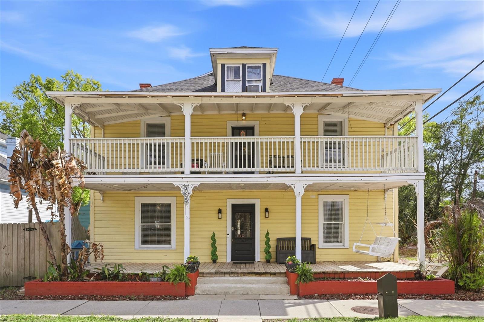 209 E 5th St, FL