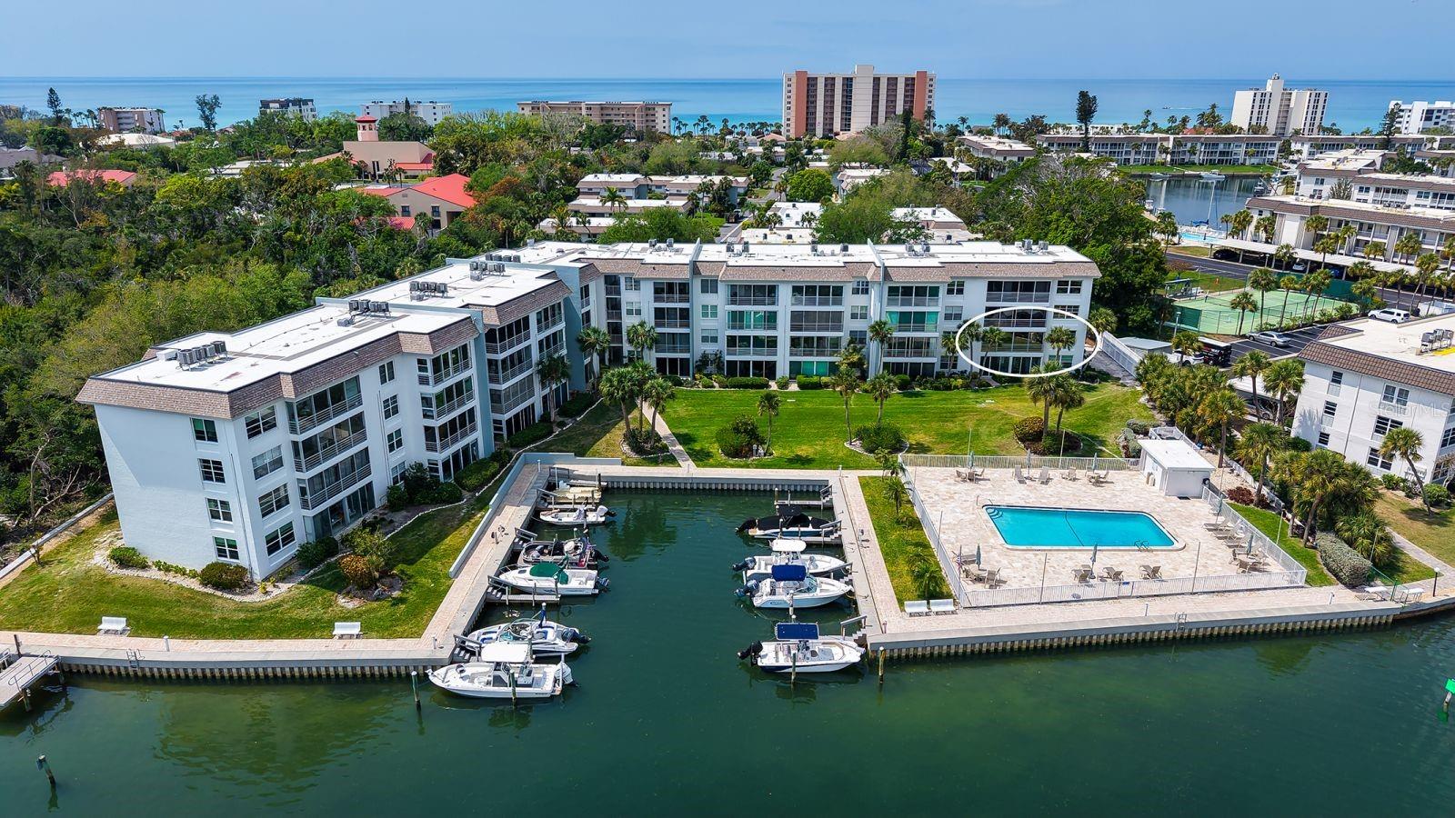 605 Sutton Pl #201, FL