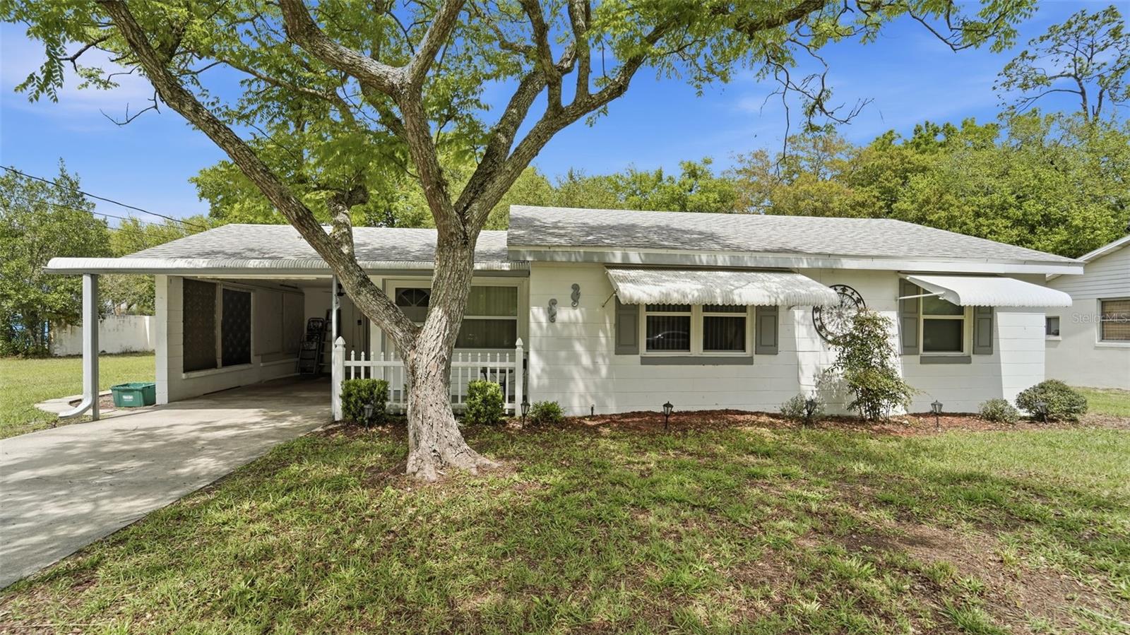 8 Angeles Rd, FL