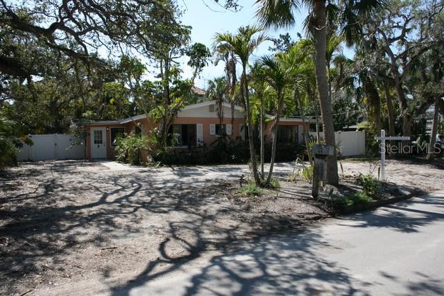 144 Garden Ln, FL