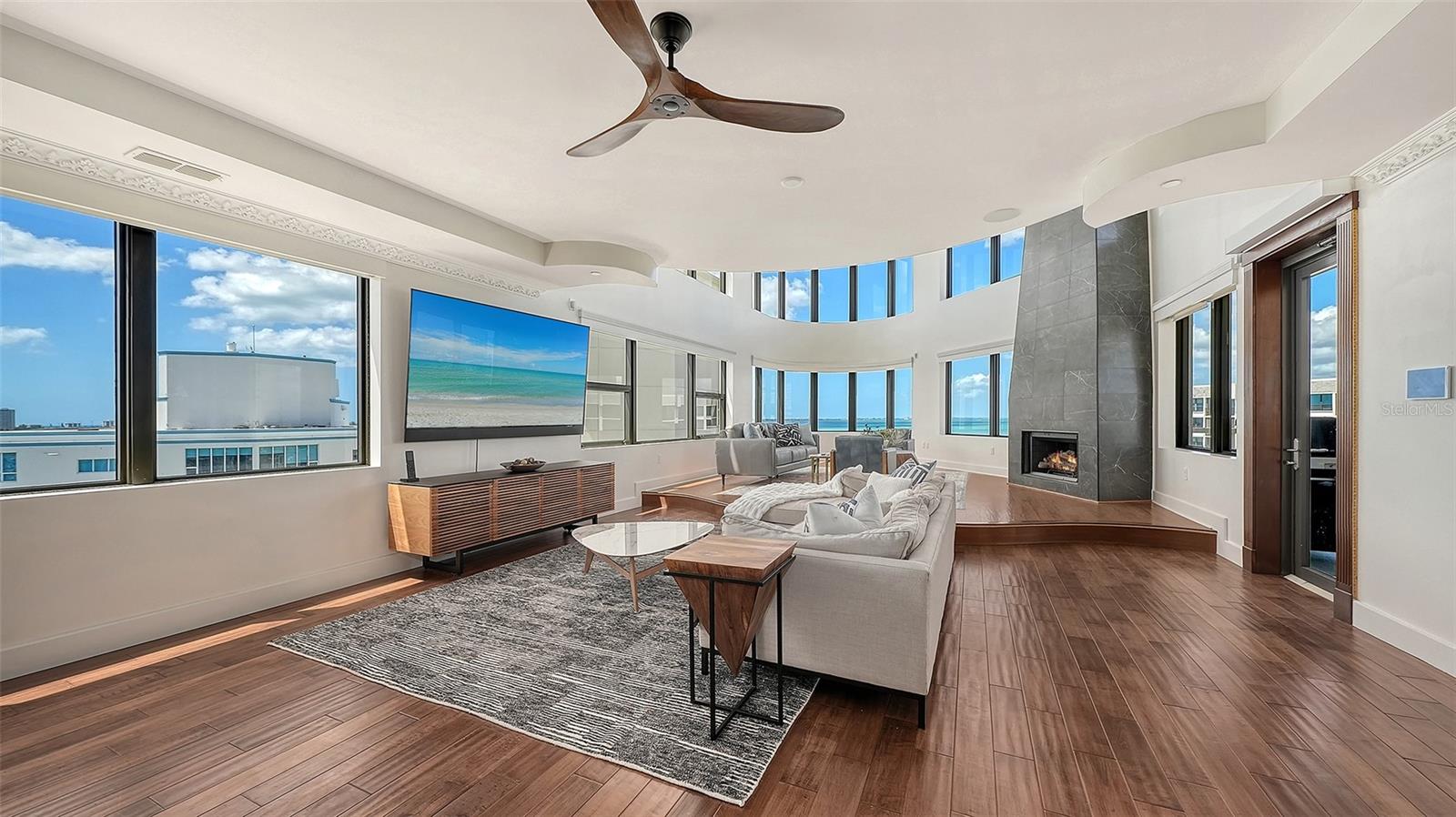 128 Golden Gate Point, FL