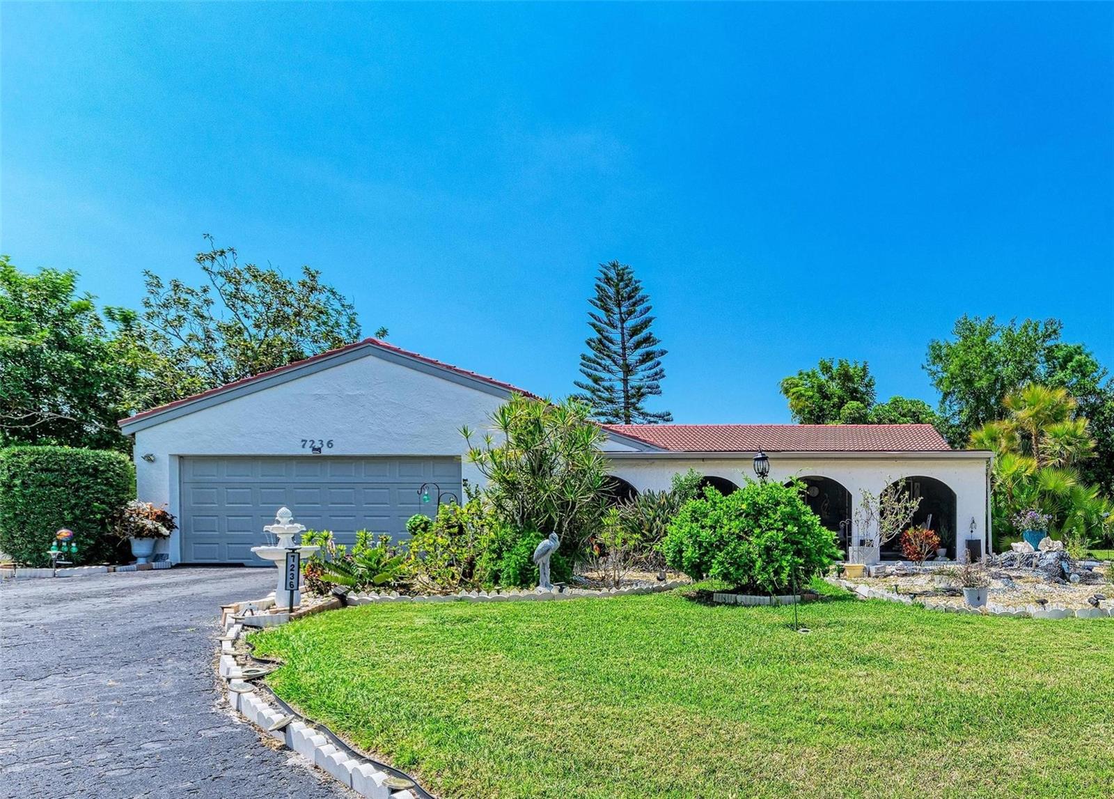 7236 Las Casas Dr, FL