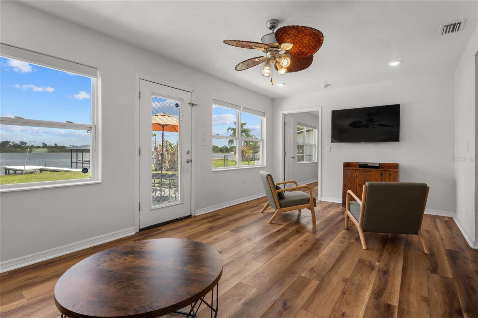 900 Lake Jessie Drive, FL