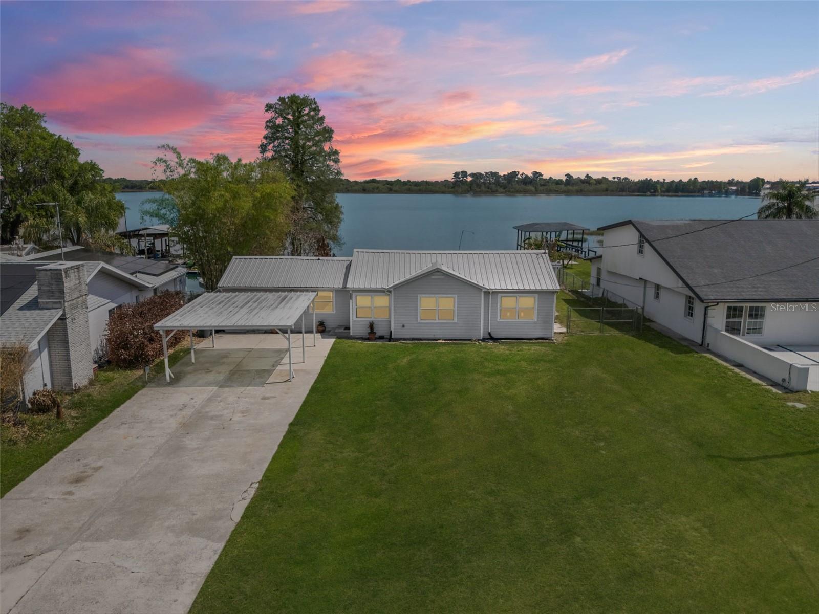 900 Lake Jessie Drive, FL