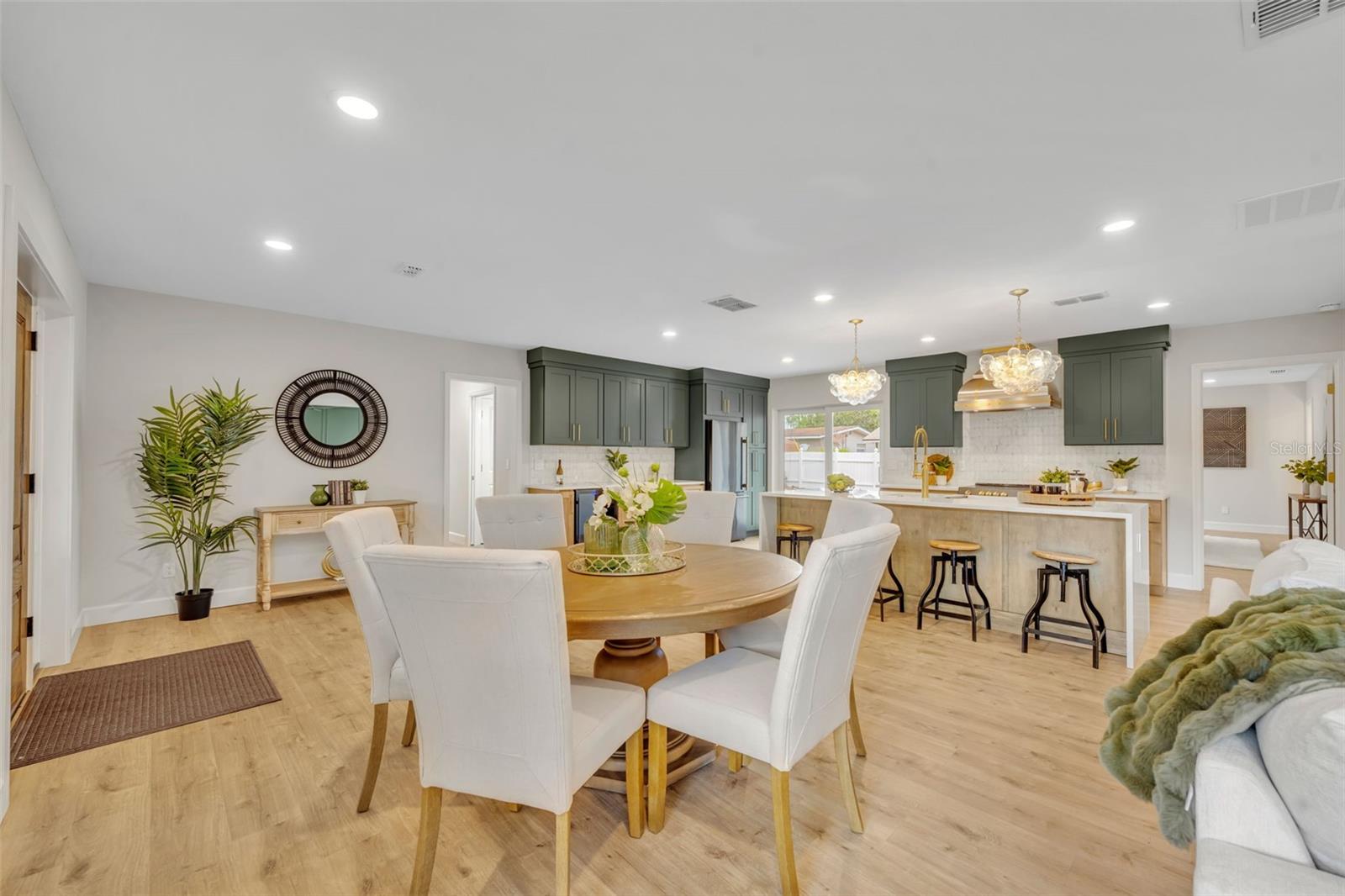 350 Cornwall Rd, FL