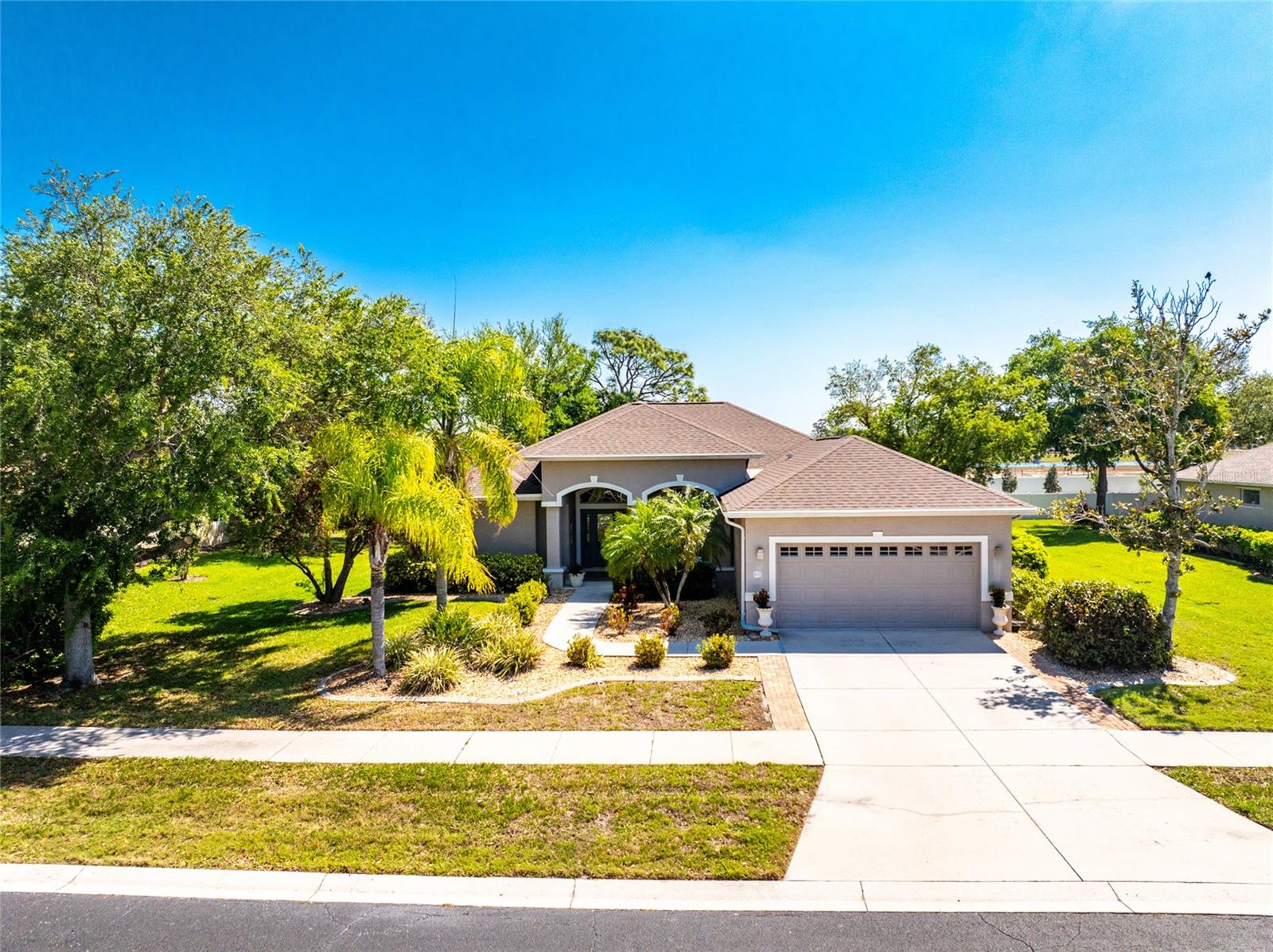 872 Clear Lake Dr, FL