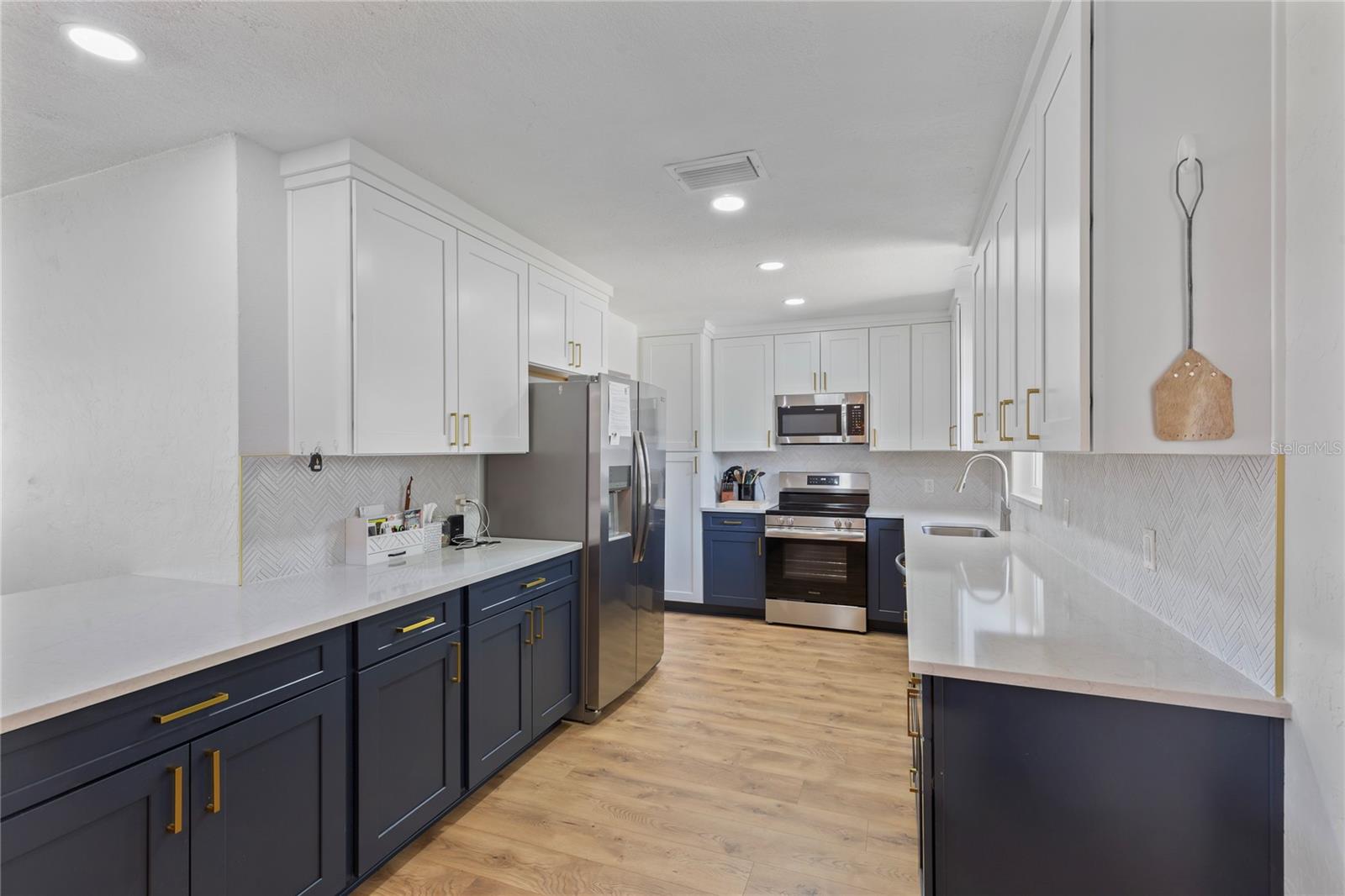 1715 Thomas Drive, FL