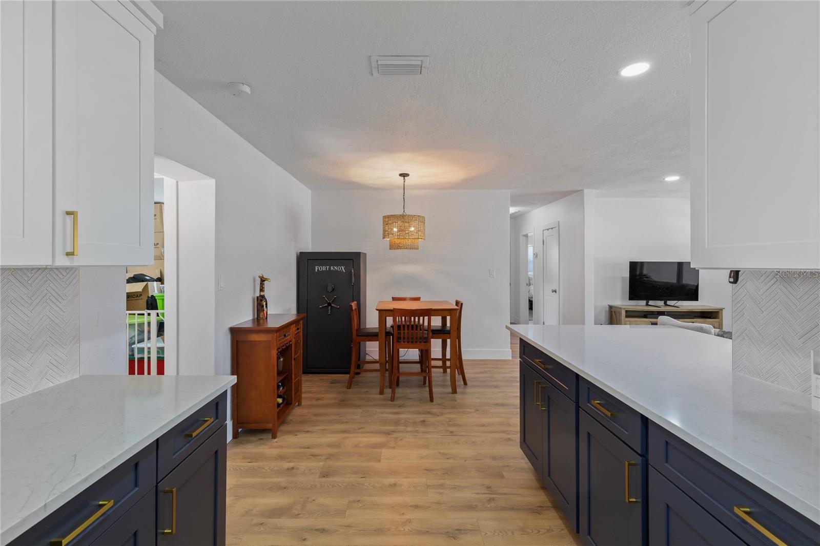 1715 Thomas Drive, FL