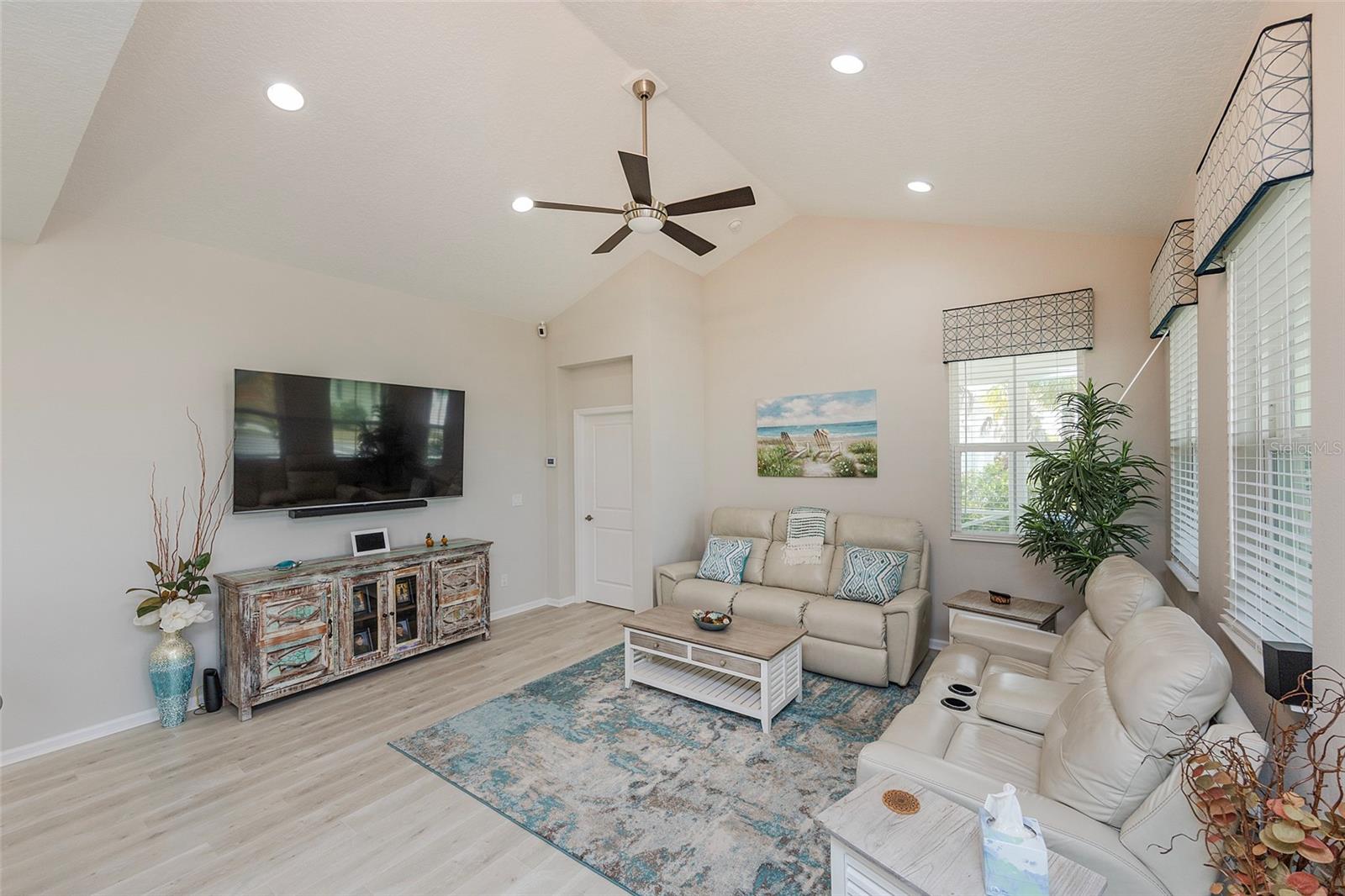 572 Landshark Boulevard, FL