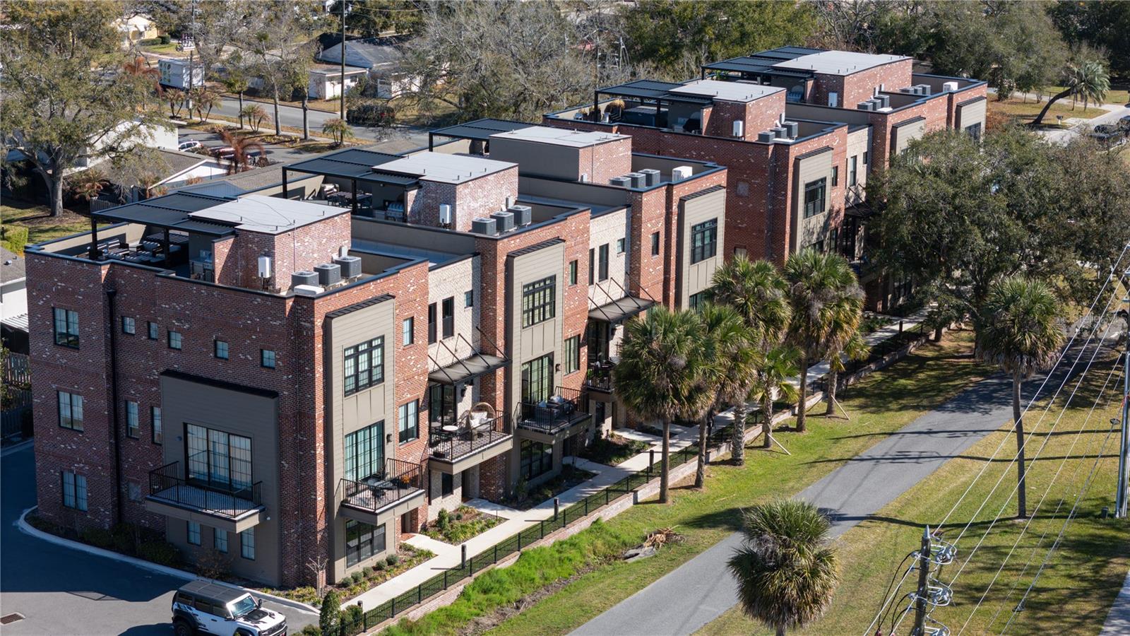 64 N Park Ave, FL