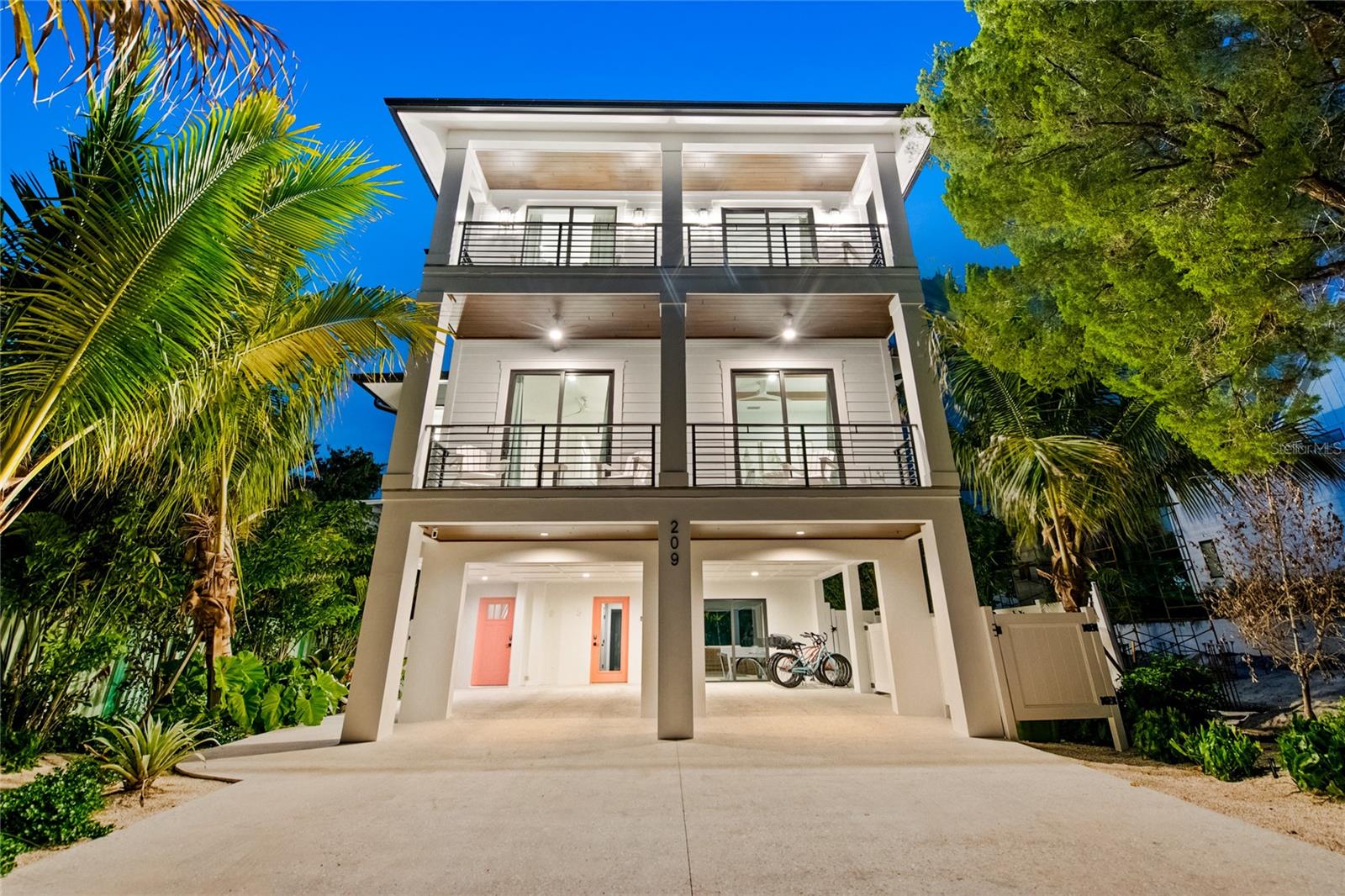 209 Garfield Dr, FL