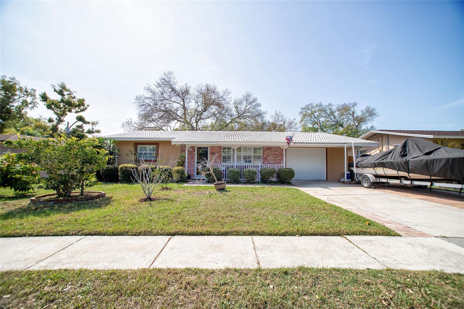 989 8th Ave Ne, FL
