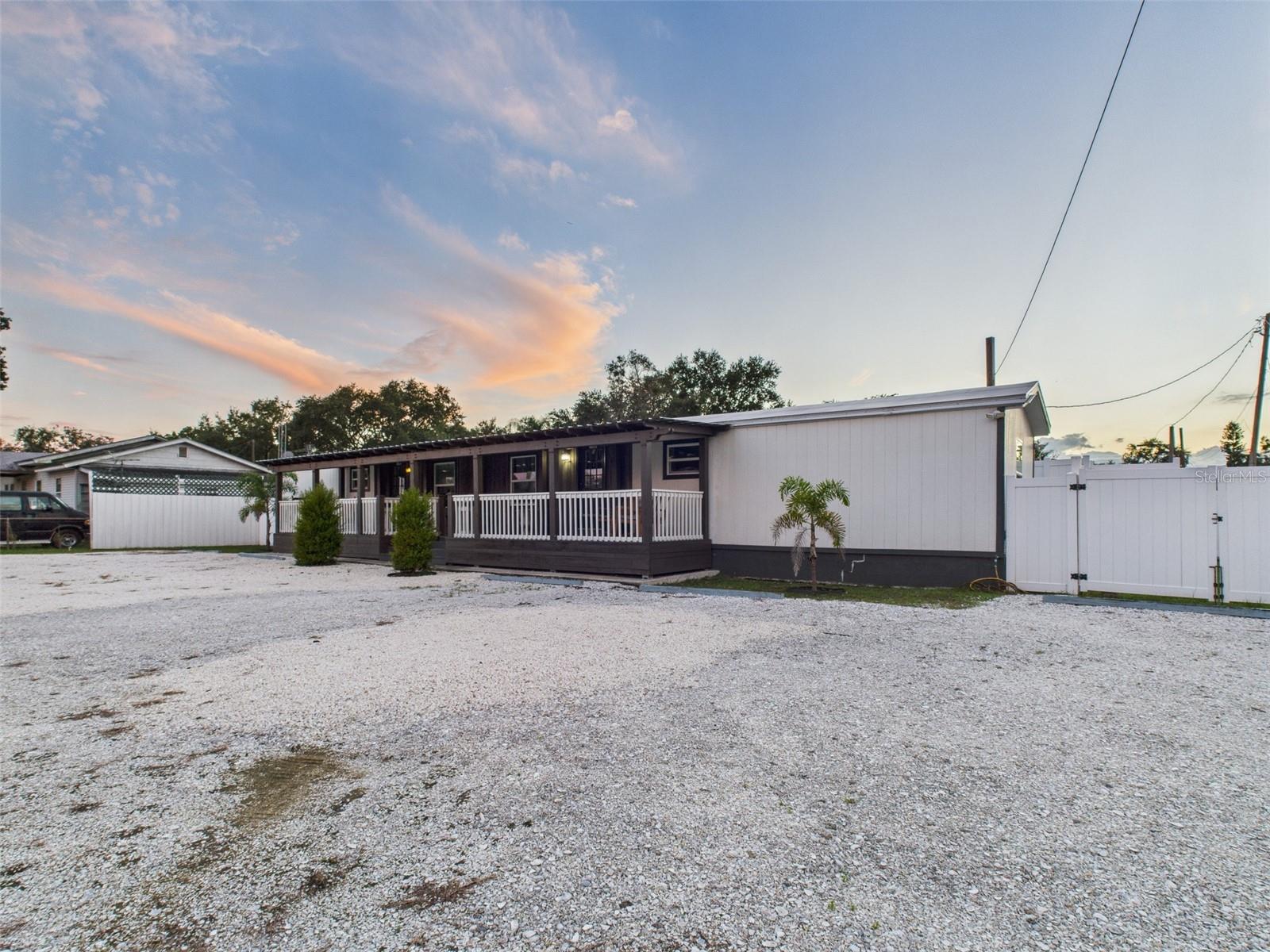 221 1st St, FL