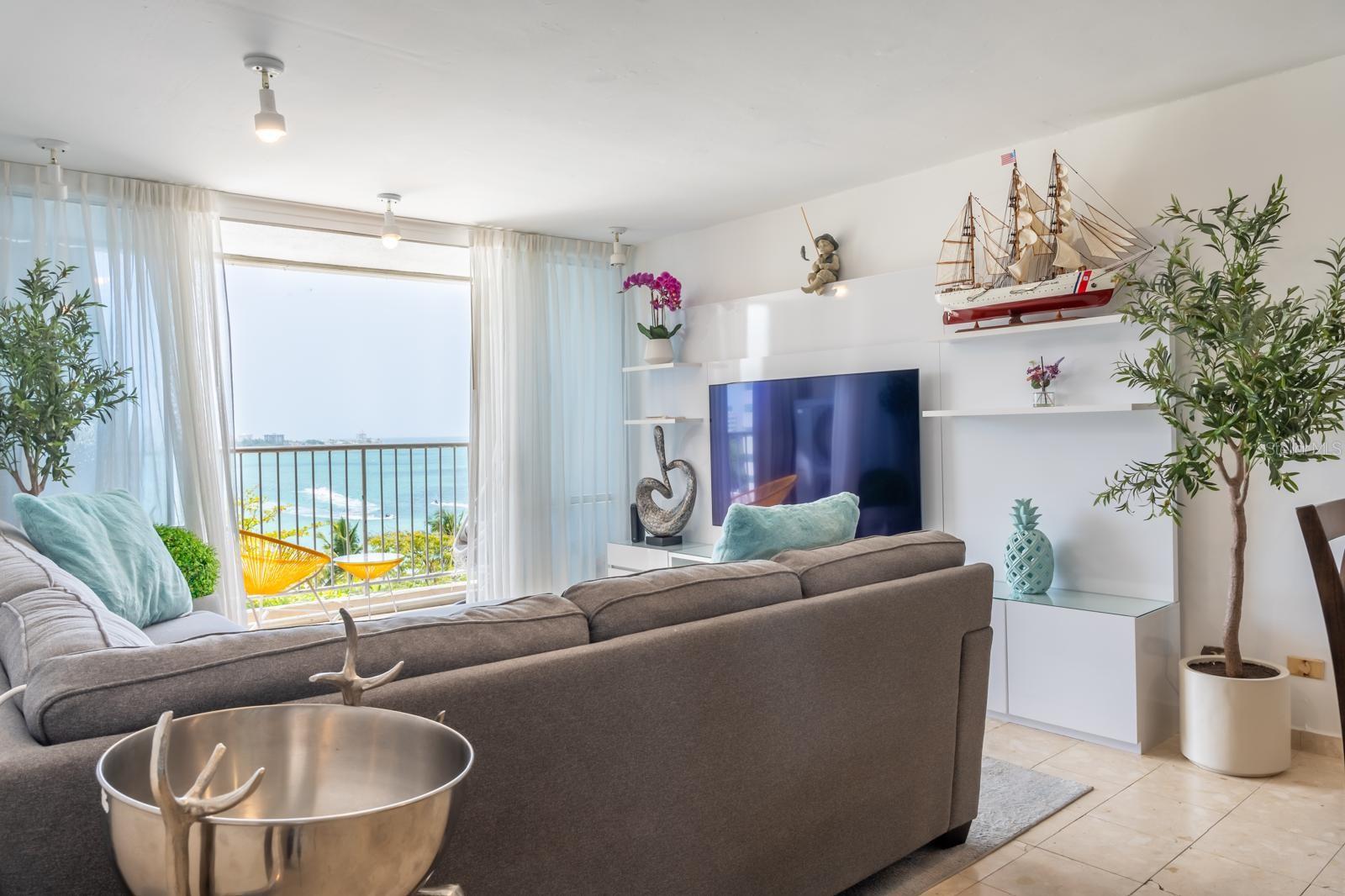 6165 Av, Isla Verde, PR