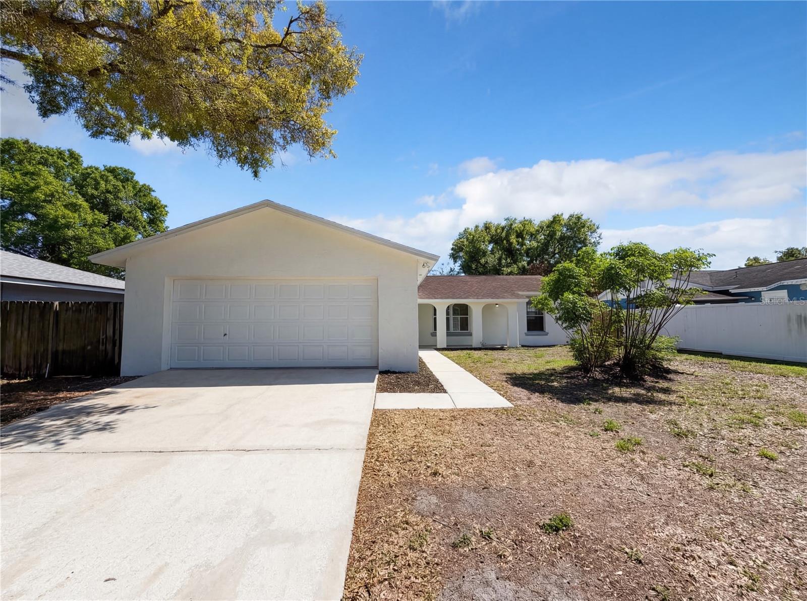 909 Winchester Ct, FL