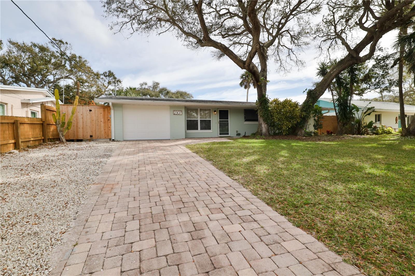 2307 Saxon Drive, FL