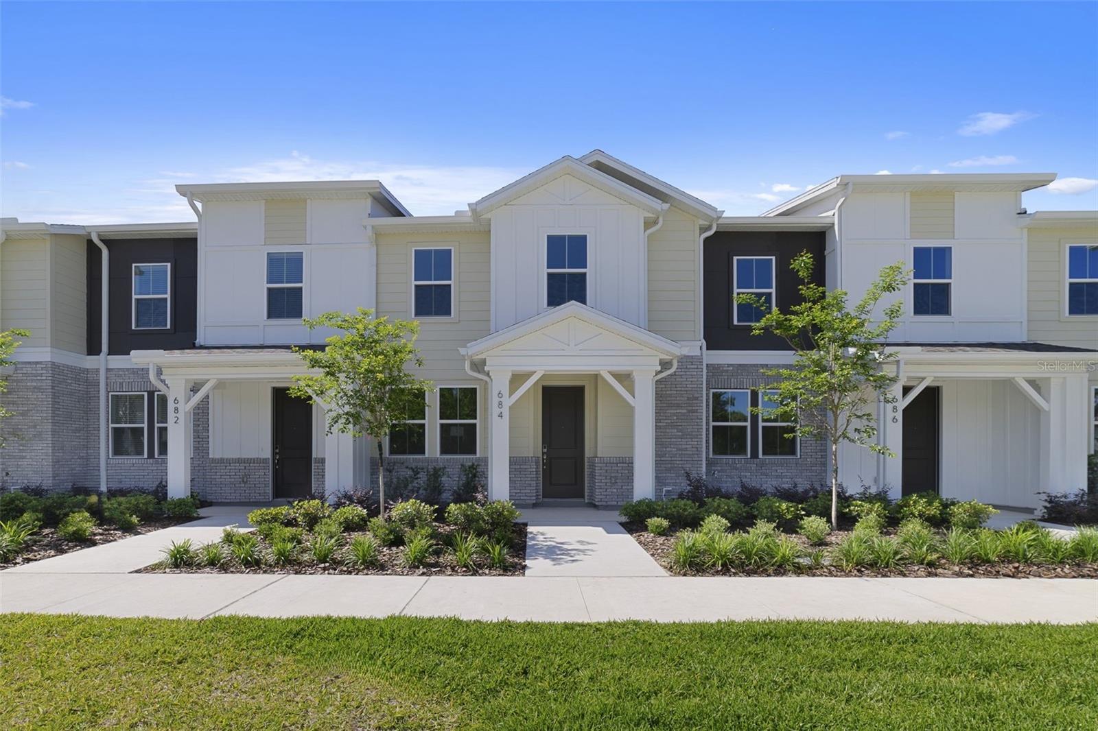 684 Lola Ln, FL