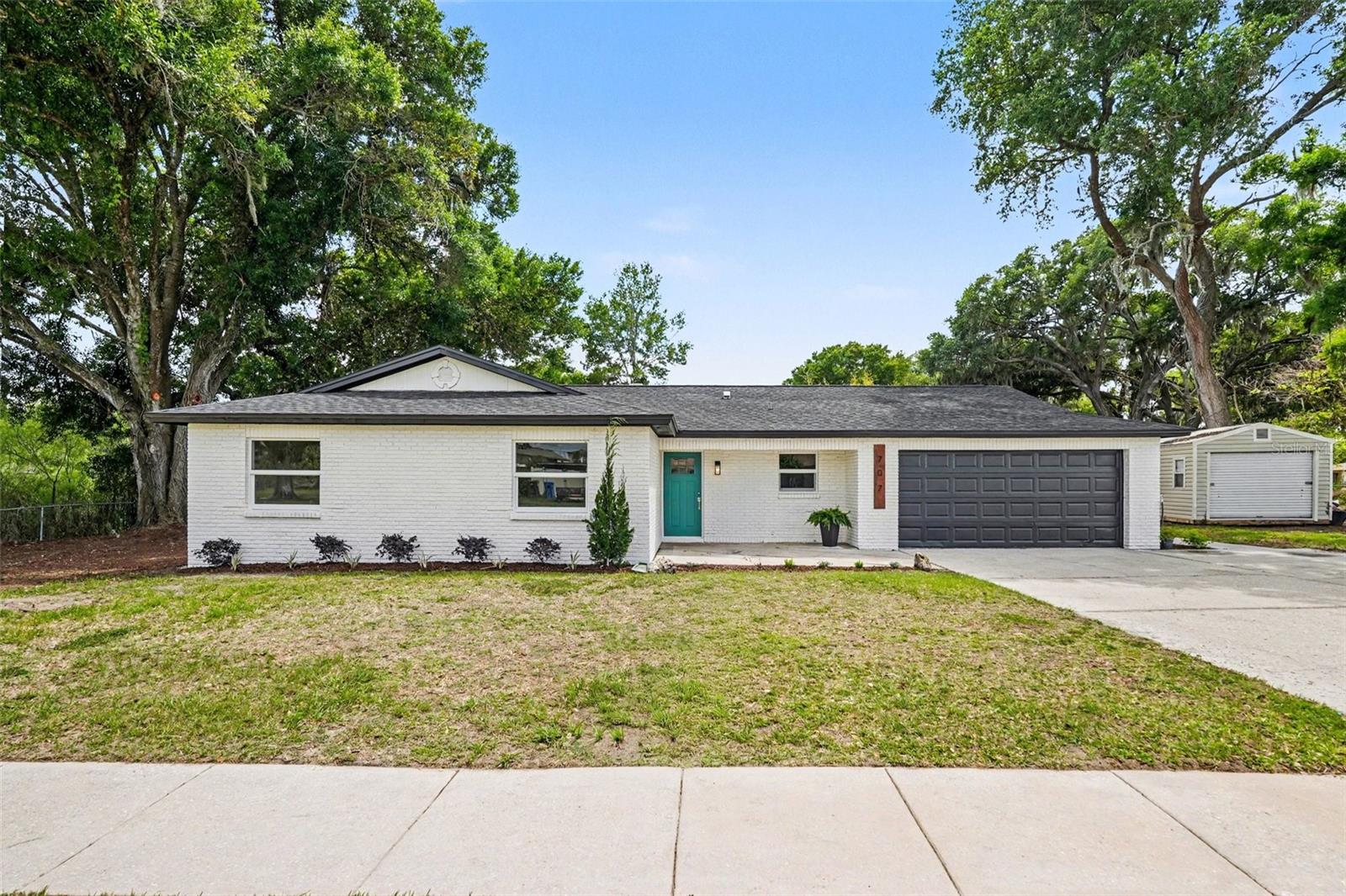 707 Queens Court, FL