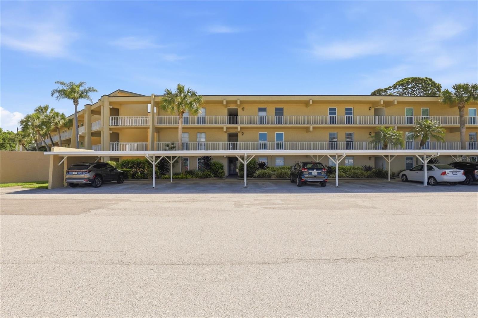 225 Country Club Drive, FL