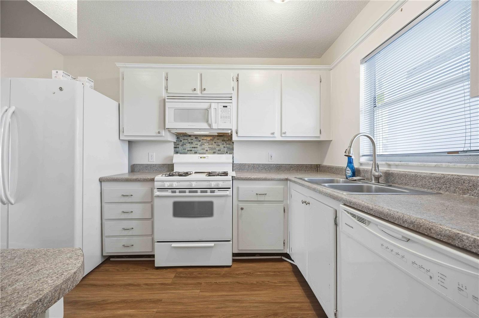 100 El Camino Drive, FL