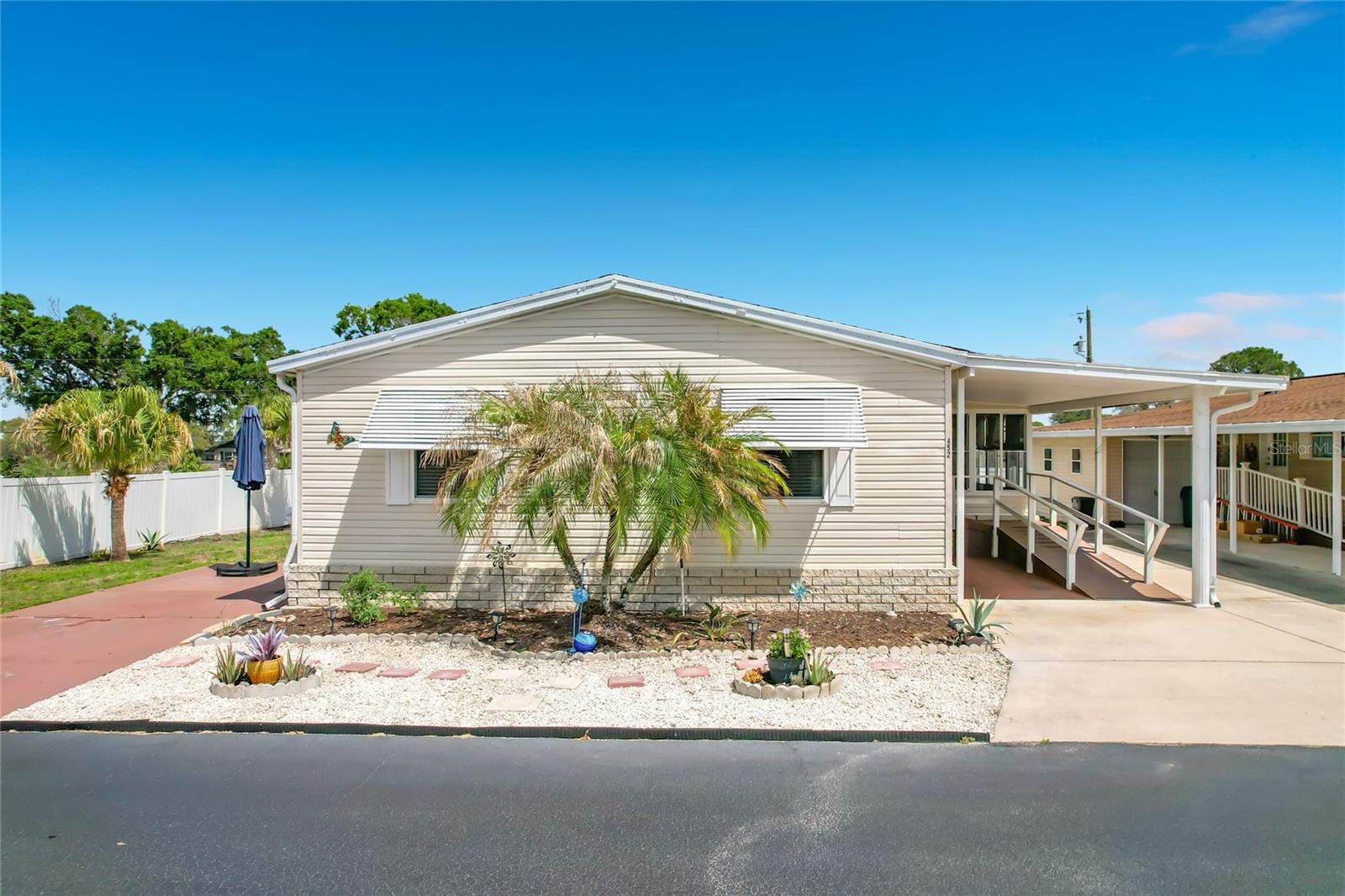 452 Par Dr, FL