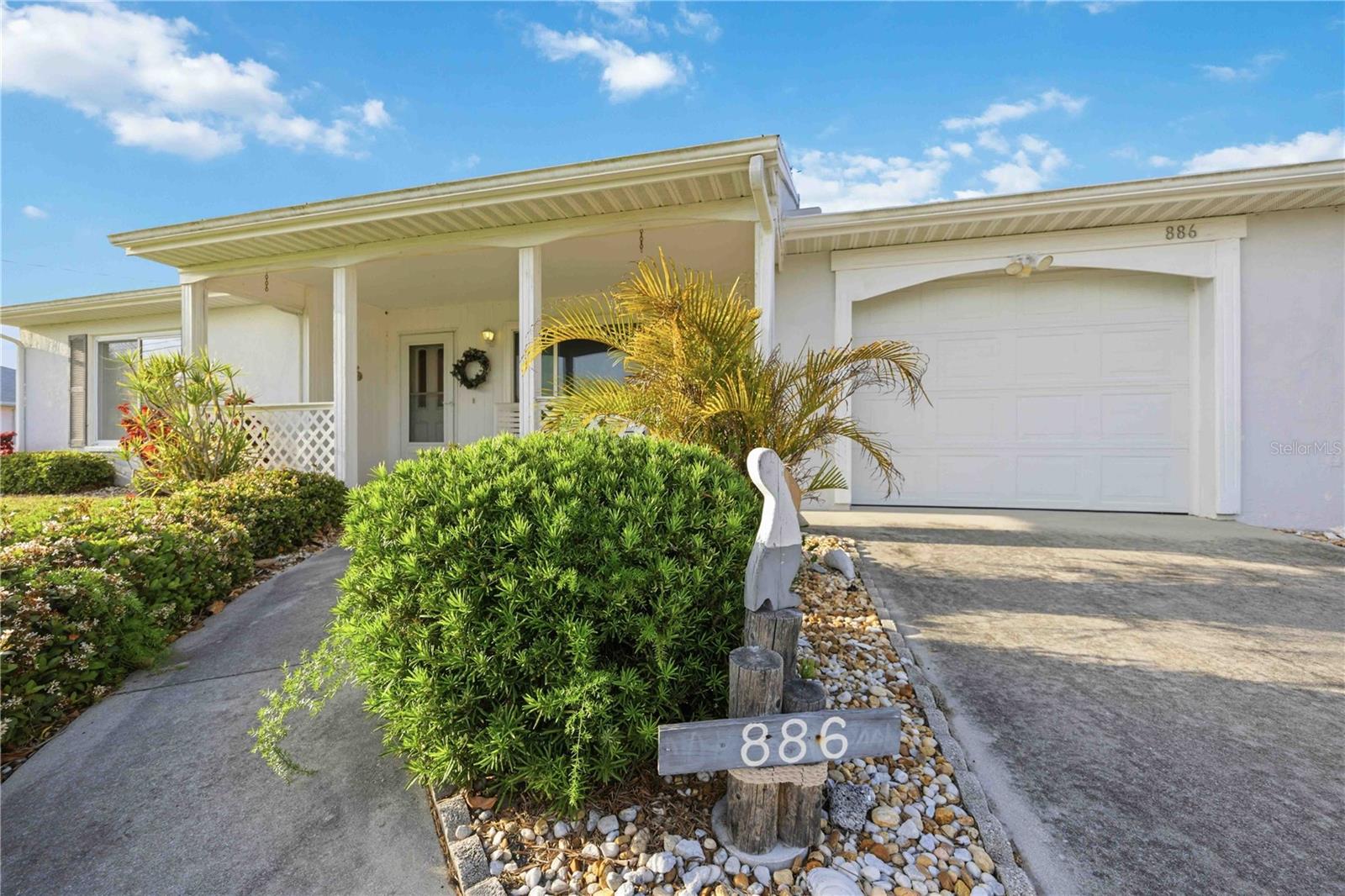 886 4th Street, FL