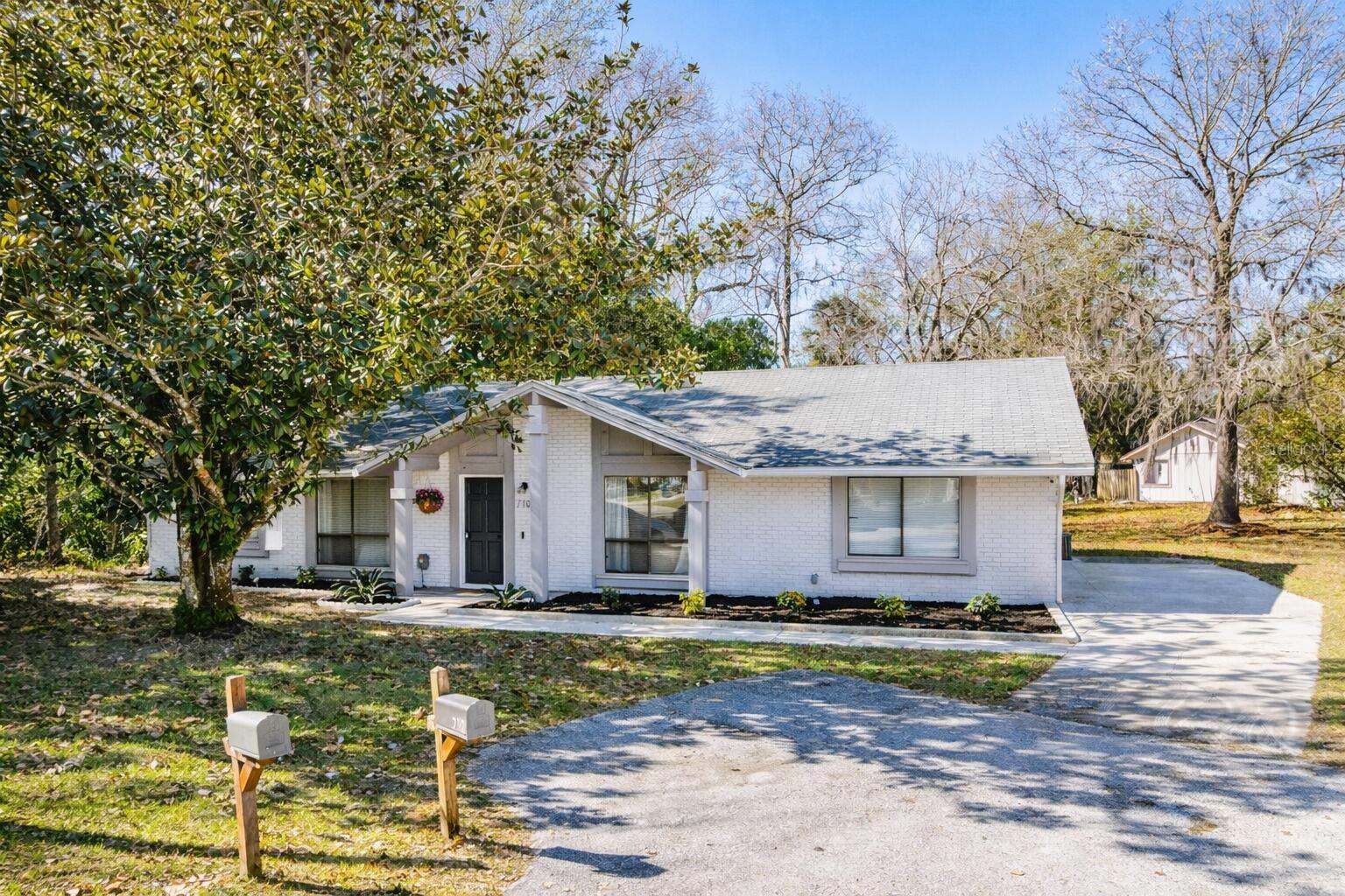 710 Briarwood Dr, FL