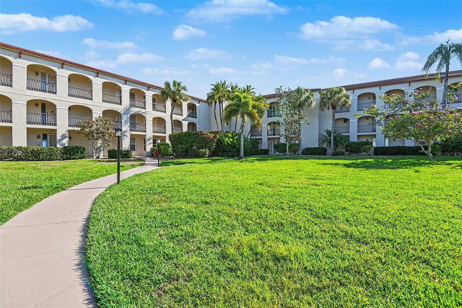 1 Colony Point Drive, FL
