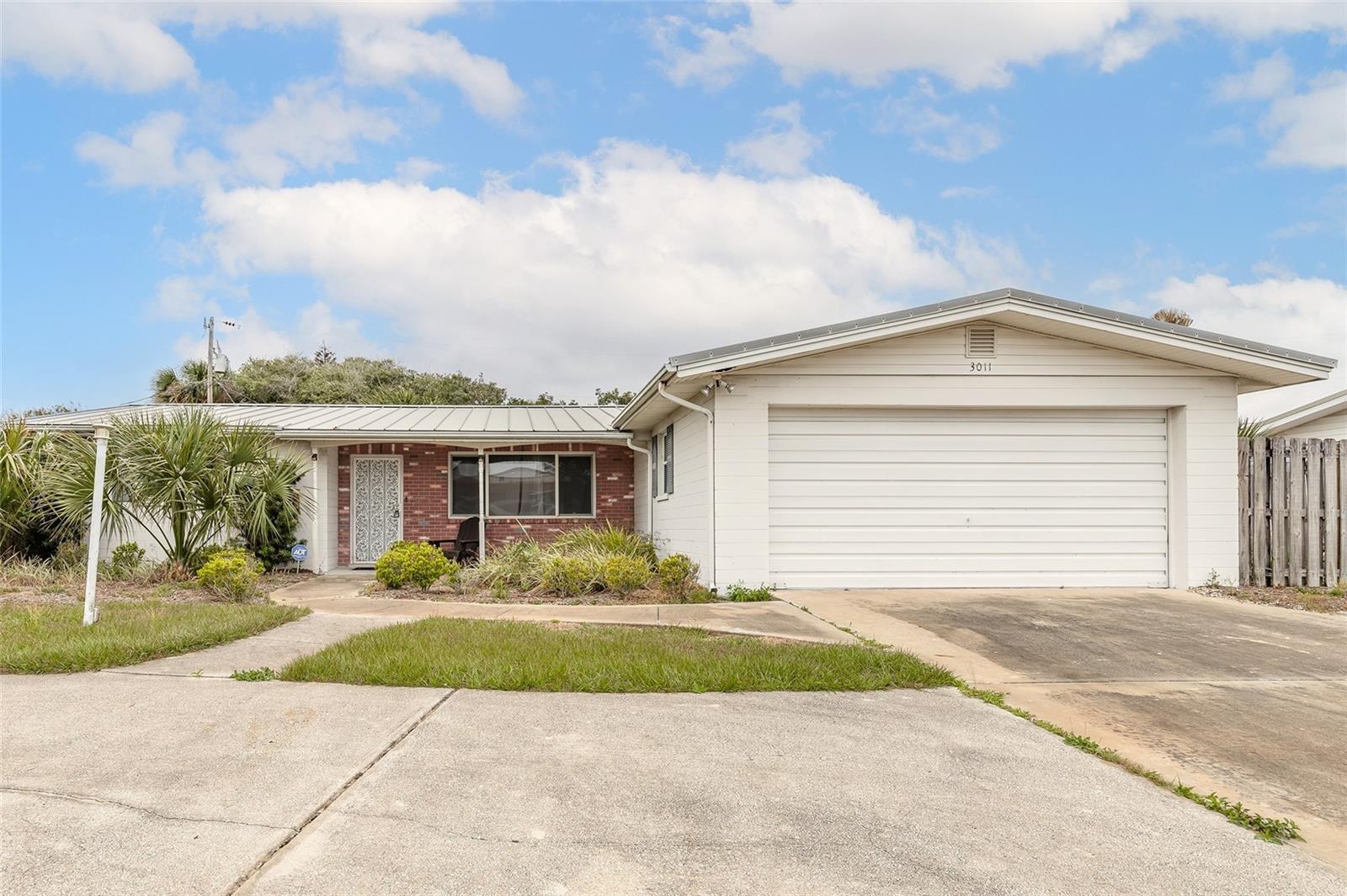 3011 N Oleander Ave, FL