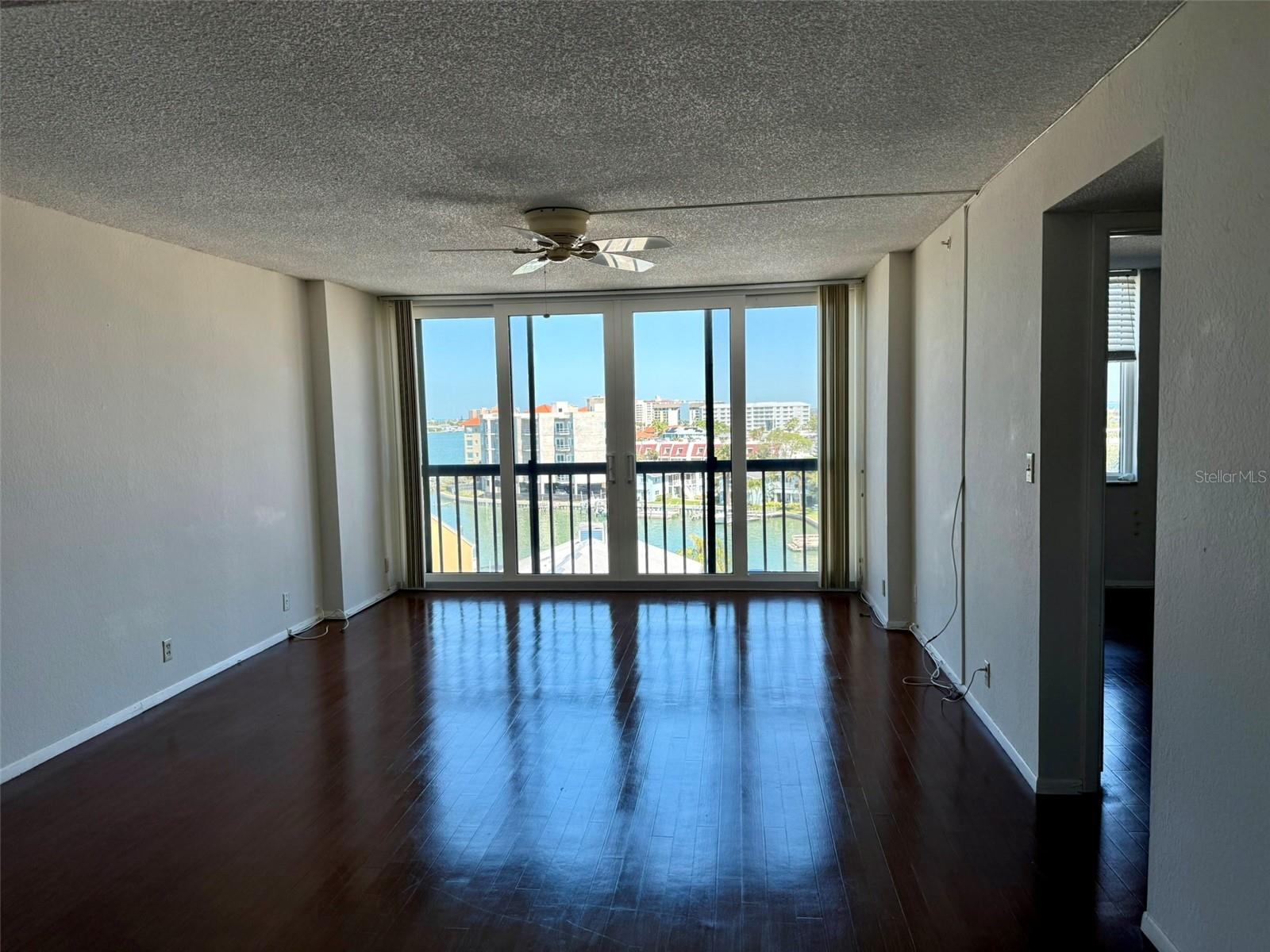 255 Dolphin Point, FL