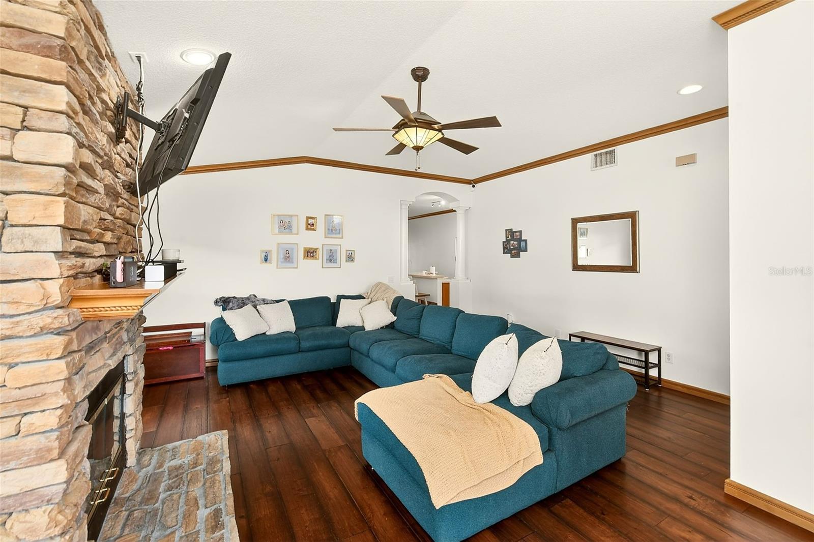 2927 Hickory Grove Drive, FL