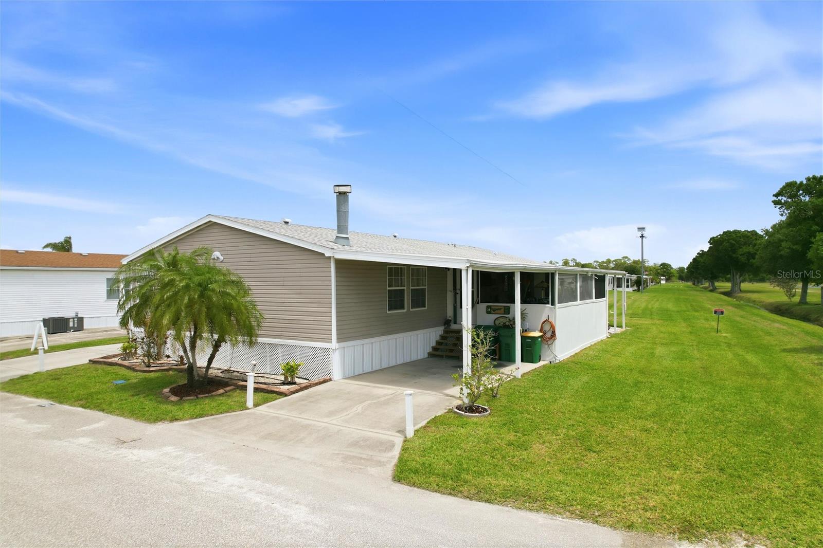 184 W Manatee Loop, FL