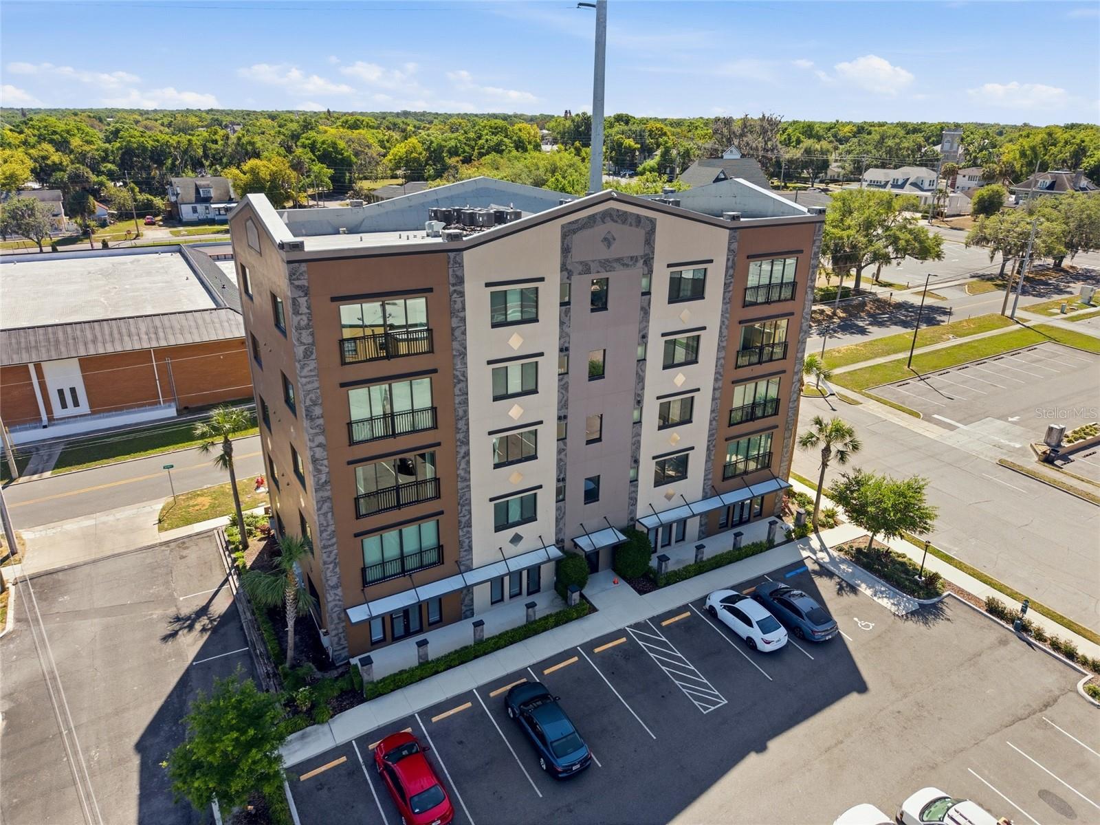 100 Dewey Street, FL