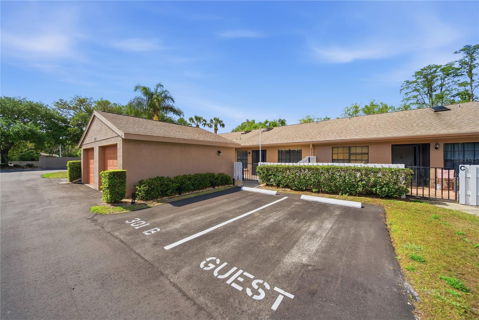 3135 Charter Club Dr #B, FL