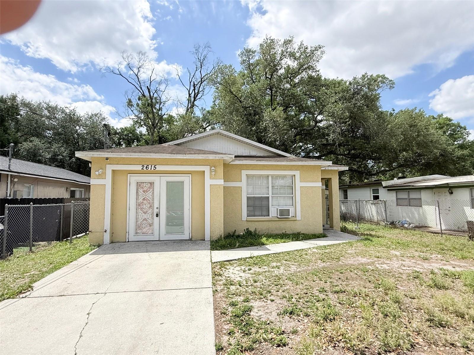 2615 E Curtis St, FL