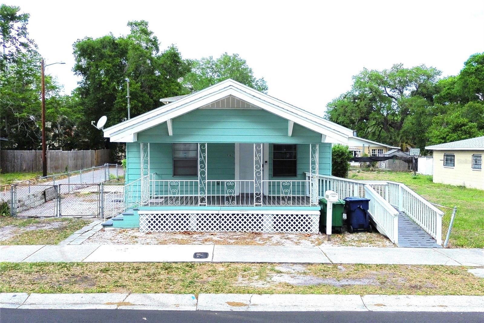 1302 E 33rd Ave, FL