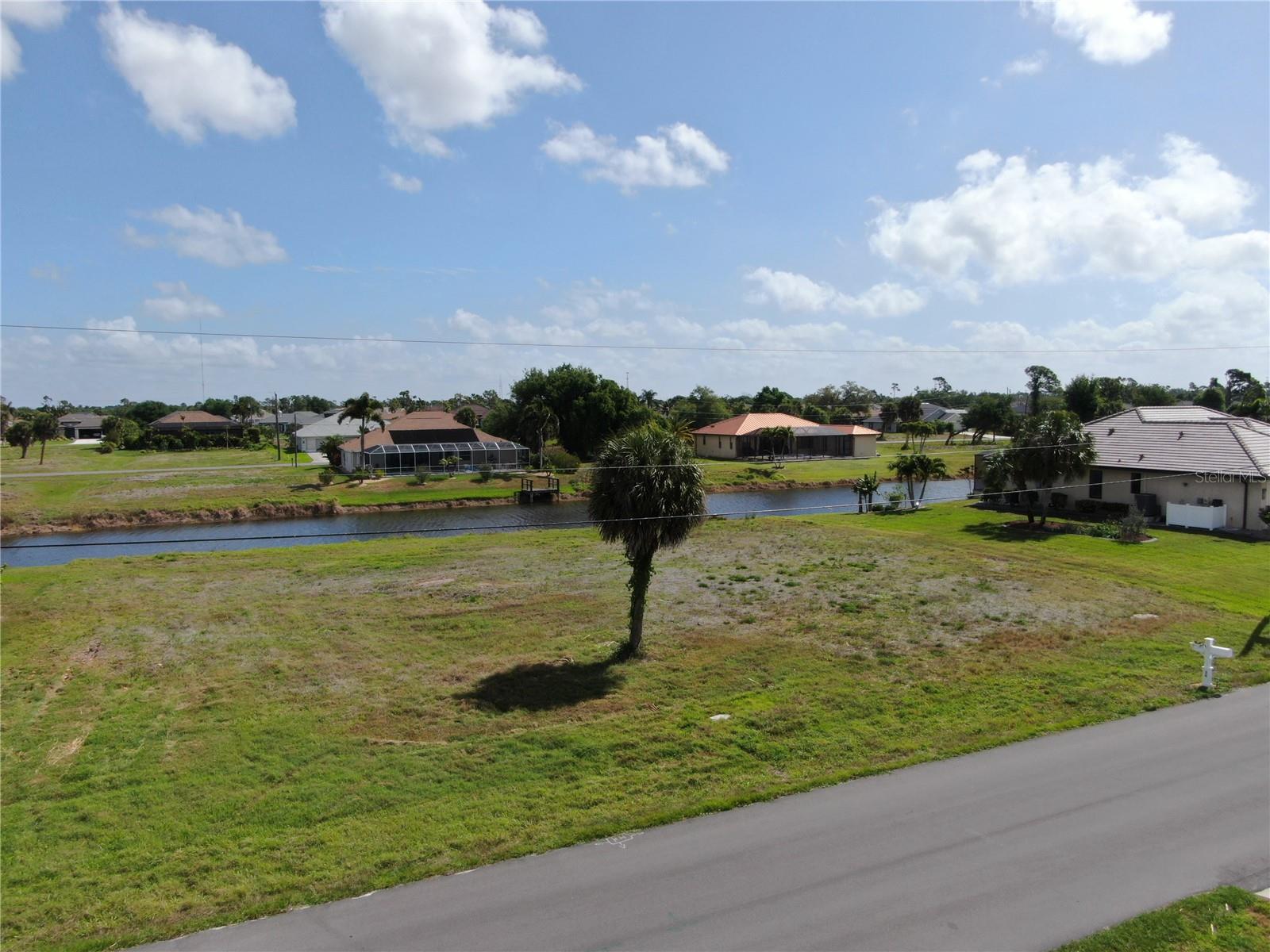 35 & 37 Tournament Rd, FL