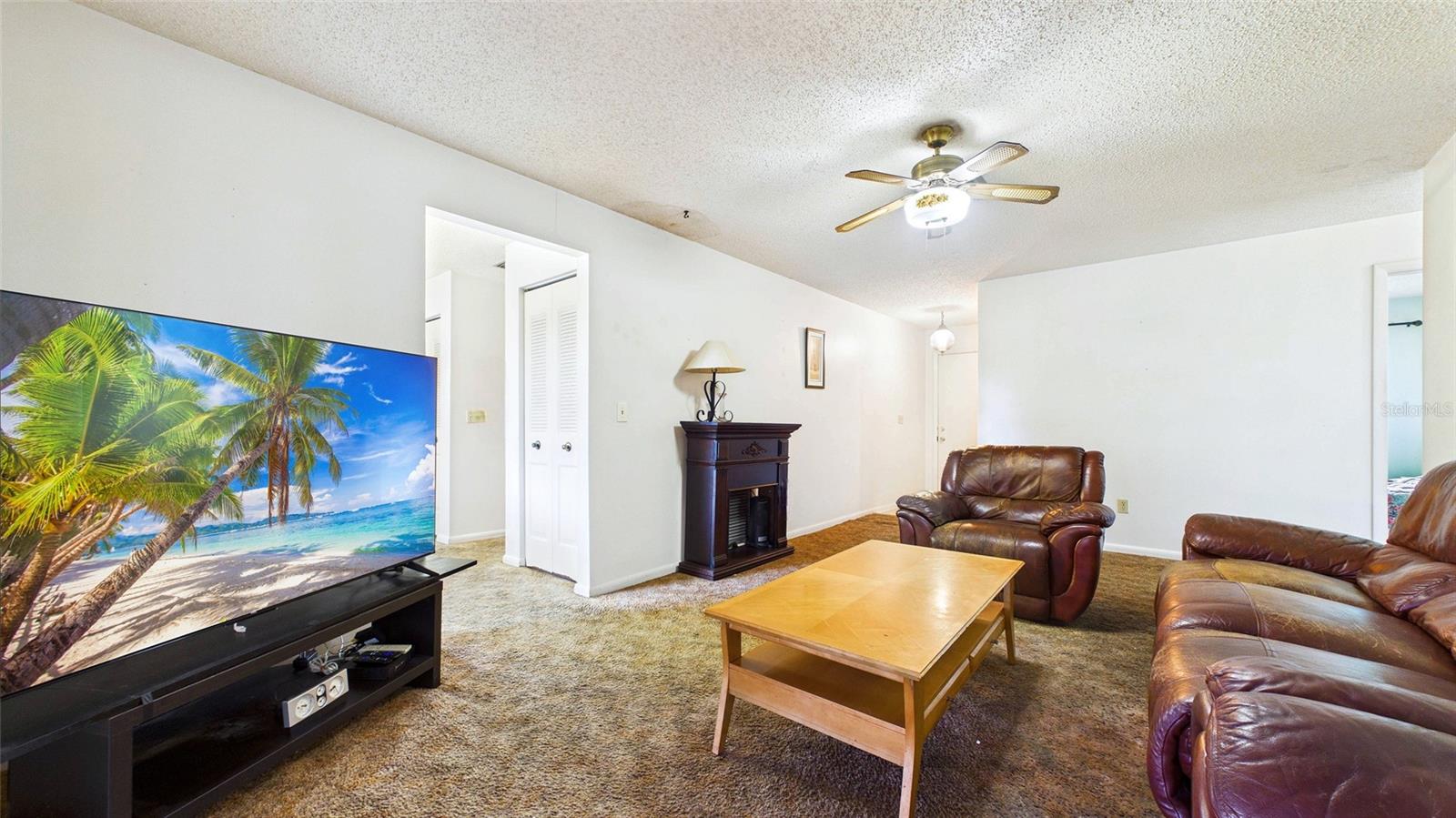 711 Regent Circle, FL