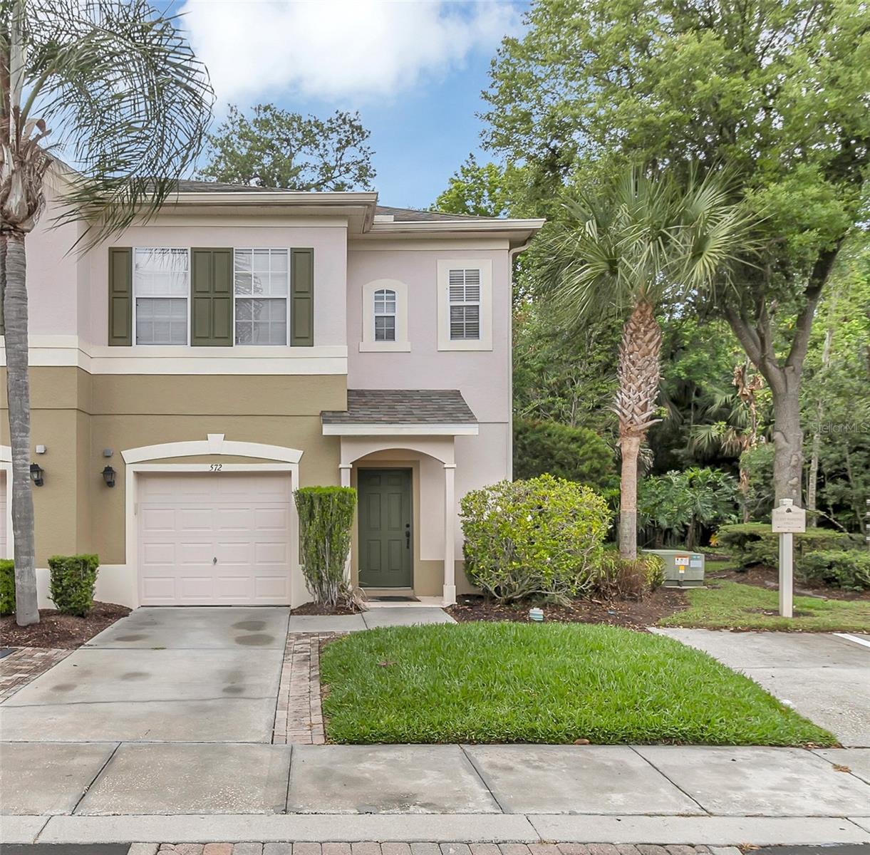 572 Pinebranch Cir, FL