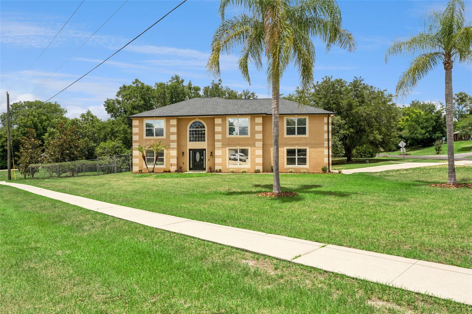 838 Maybrook Dr, FL