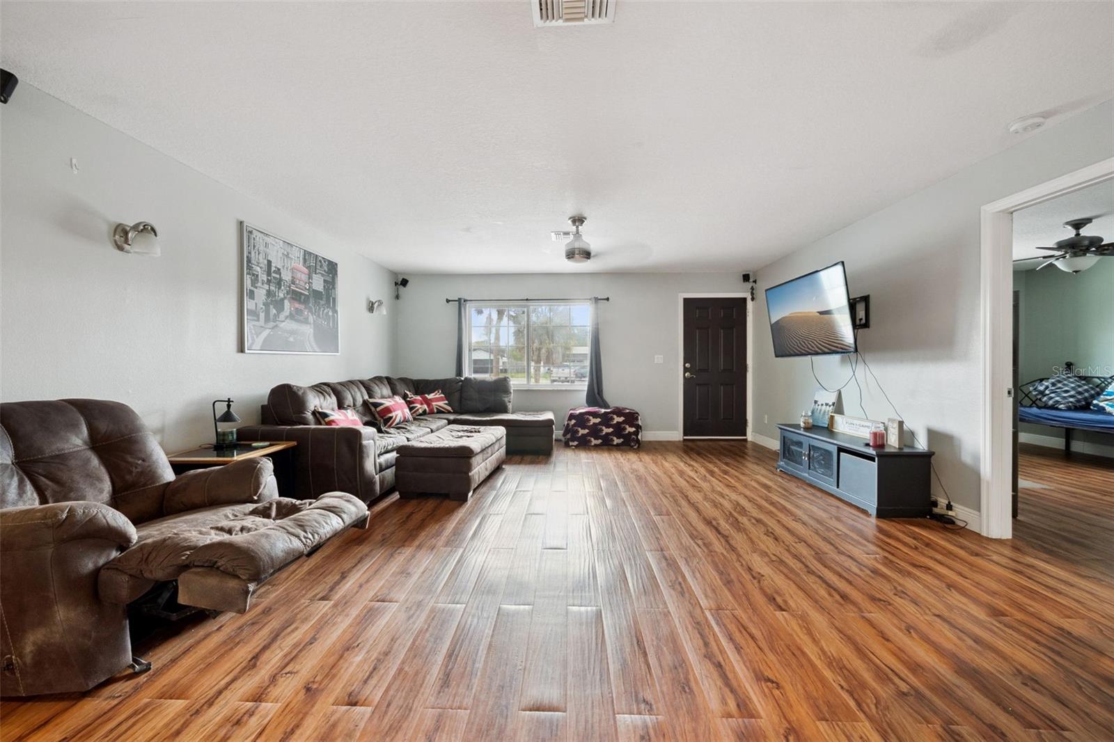 1050 Crystal Bowl Circle, FL