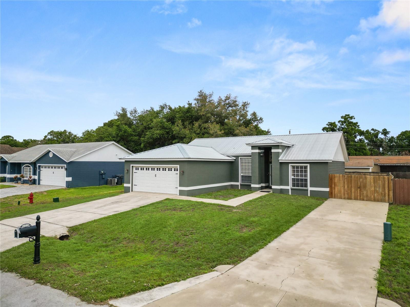 225 Lindale St, FL