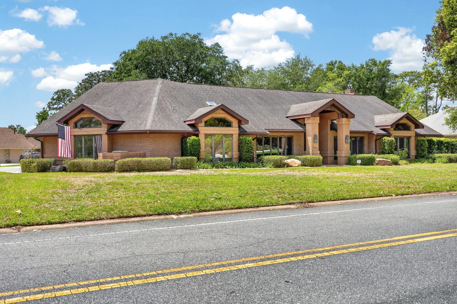 923 Club House Boulevard, FL