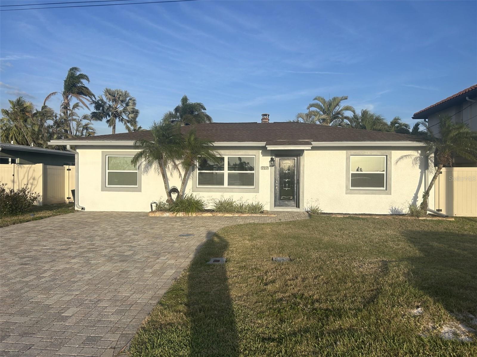717 Sunset Cv, FL